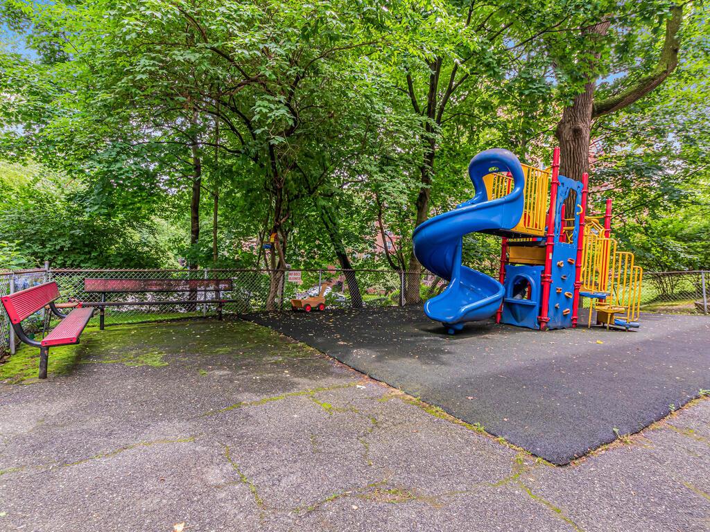#13 photo, 679 W 239TH Street, הברונקס Central Riverdale , NY 10463
