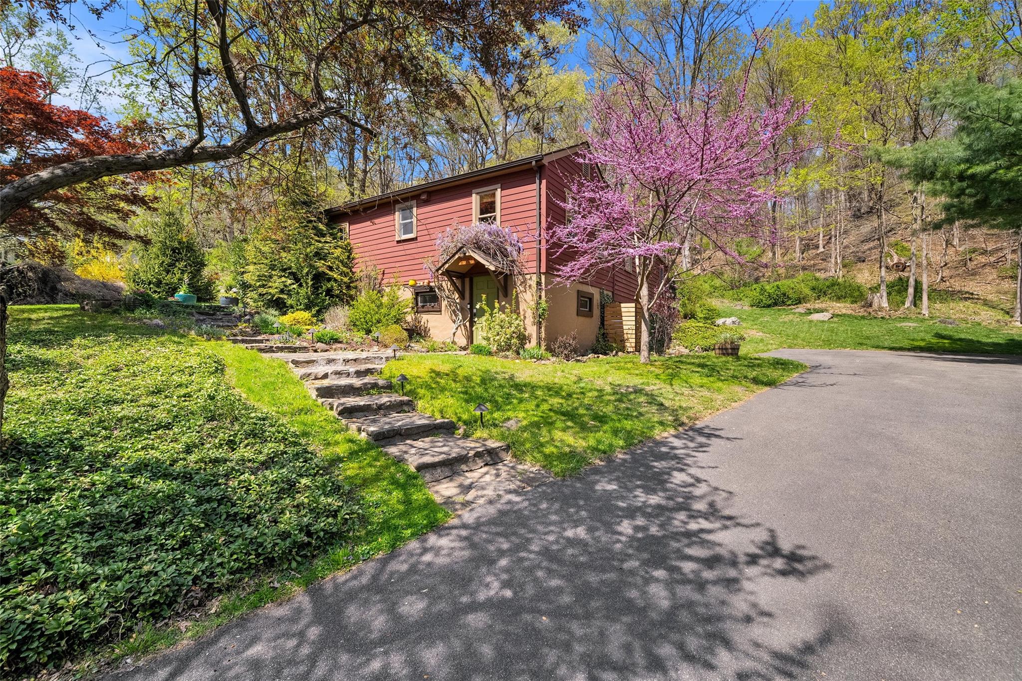 #1 photo, 35 Riverview Trail, 뉴욕주 Croton-on-Hudson , NY 10520