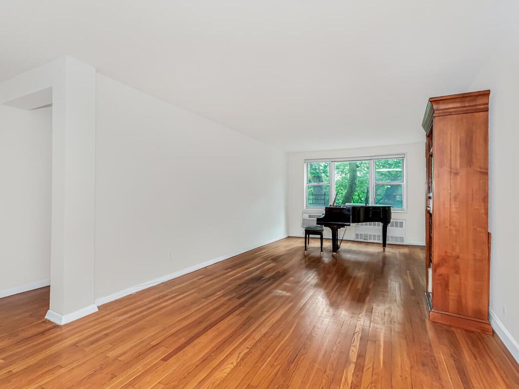 #1 photo, 679 W 239th Street, Bronx , NY 10463