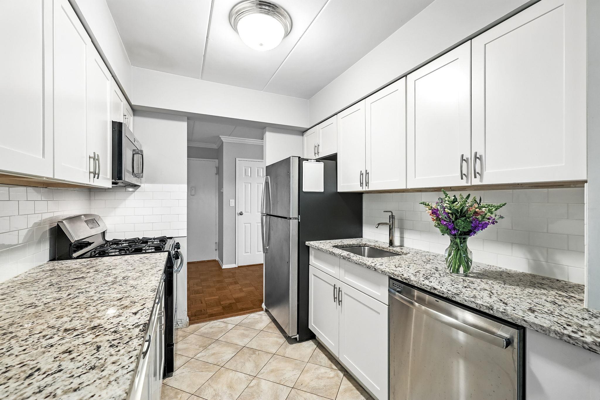 #12 photo, 370 Central Park Avenue, Scarsdale , NY 10583