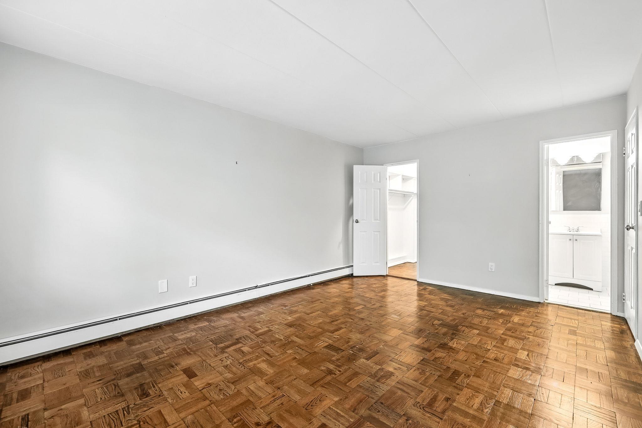 #15 photo, 370 Central Park Avenue, Scarsdale , NY 10583