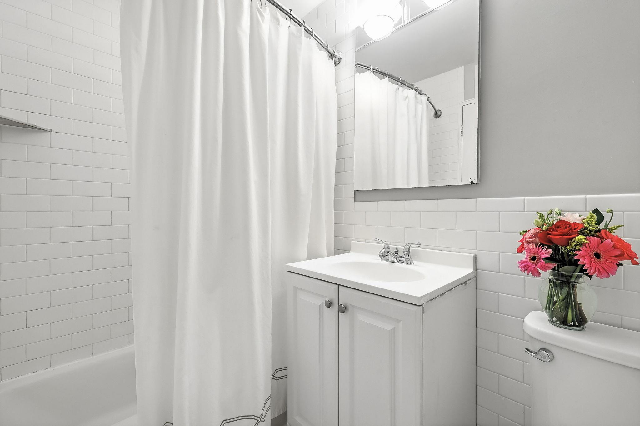 #16 photo, 370 Central Park Avenue, Scarsdale , NY 10583