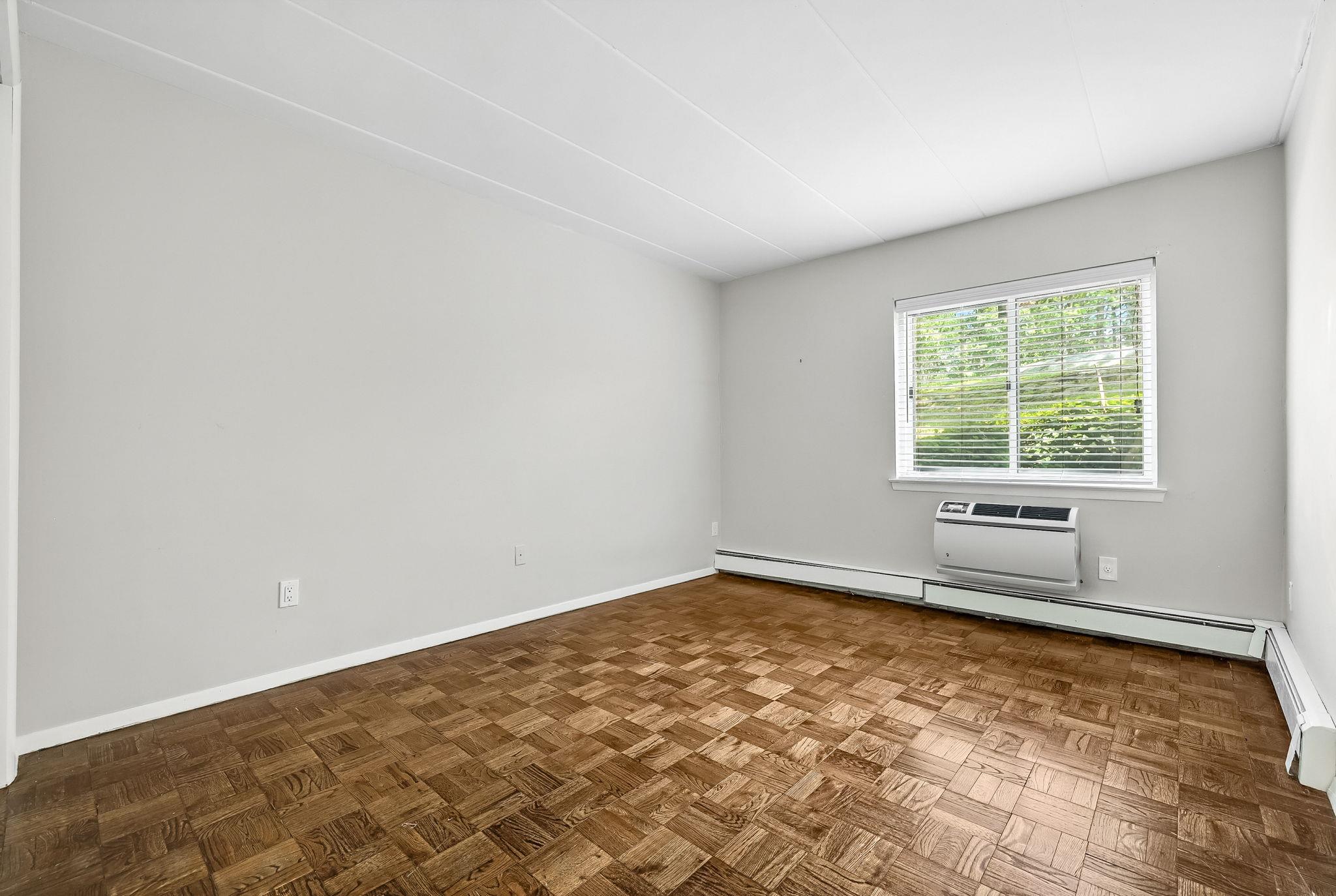 #18 photo, 370 Central Park Avenue, Scarsdale , NY 10583