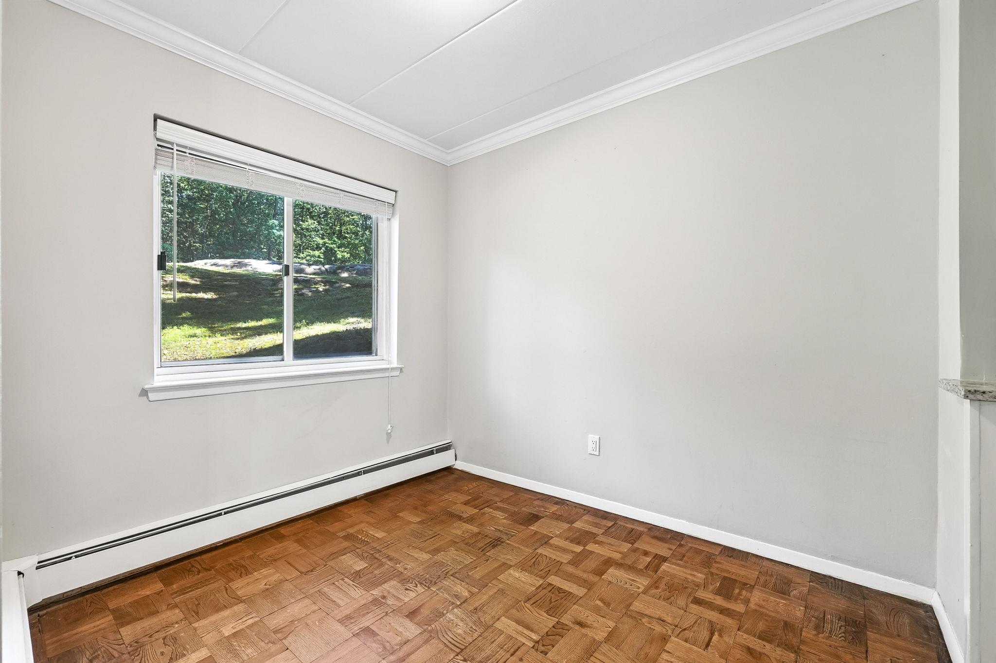 #8 photo, 370 Central Park Avenue, Scarsdale , NY 10583