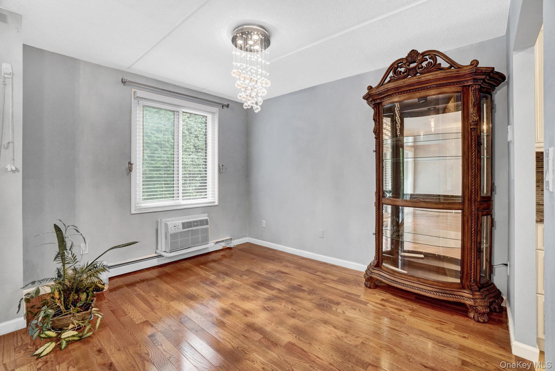 #8 photo, 128 Colonial Parkway, Yonkers , NY 10710