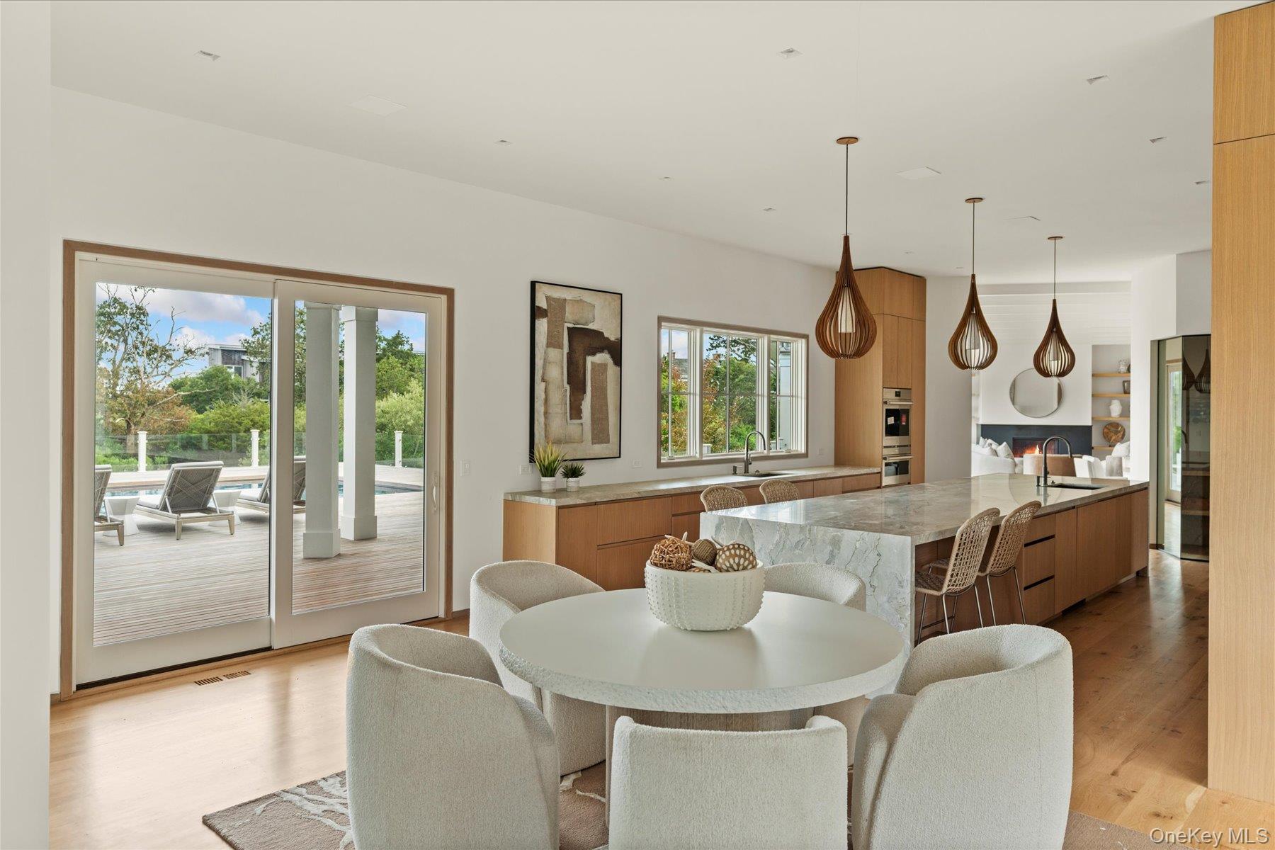 #13 photo, 551 Main Street, サフォーク郡 Quiogue , NY 11978