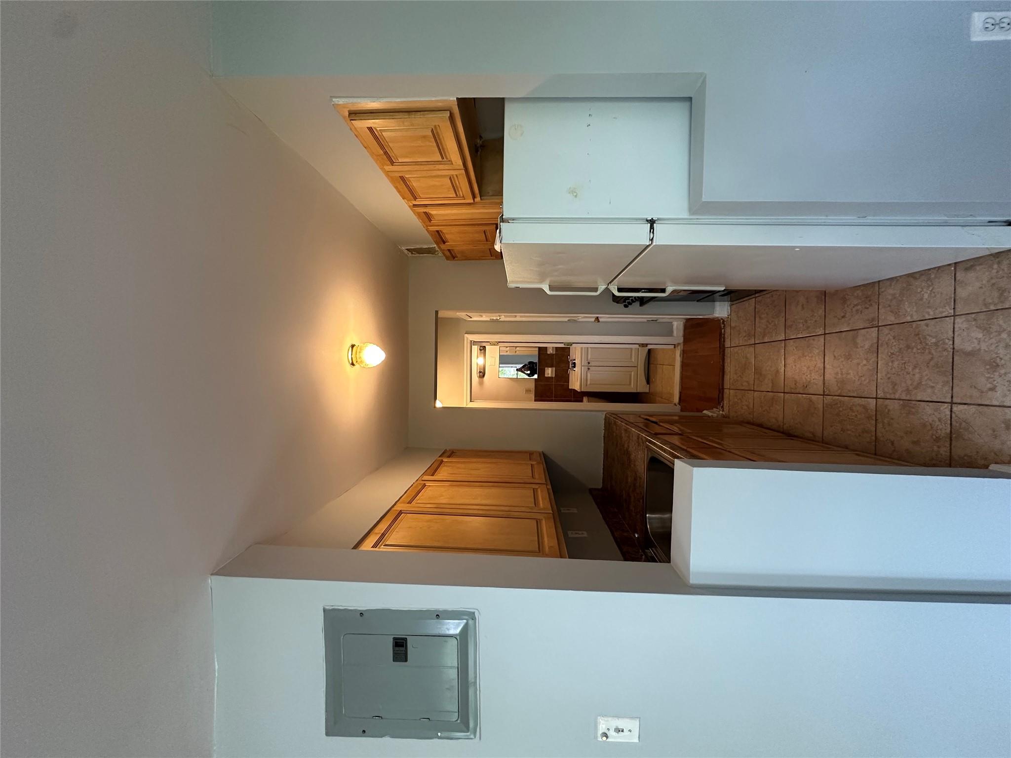 #4 photo, 86-16 60th Avenue, クイーンズ区 Elmhurst , NY 11373