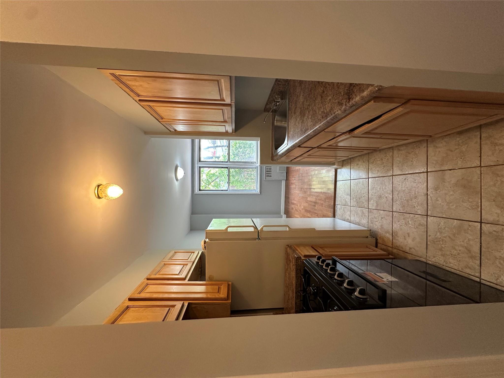 #5 photo, 86-16 60th Avenue, クイーンズ区 Elmhurst , NY 11373