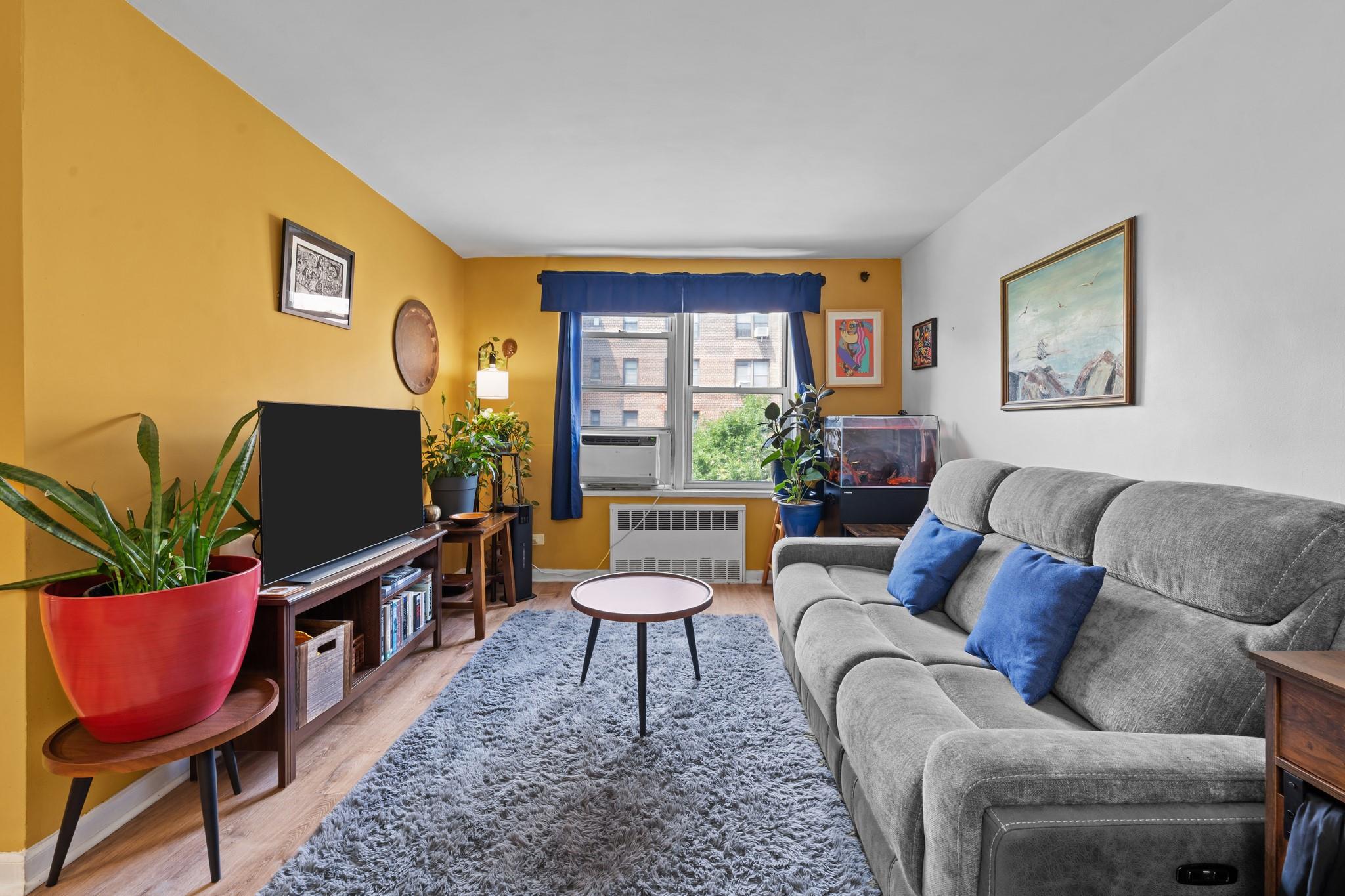#1 photo, 33-05 92nd Street, كوينز Jackson Heights , NY 11372