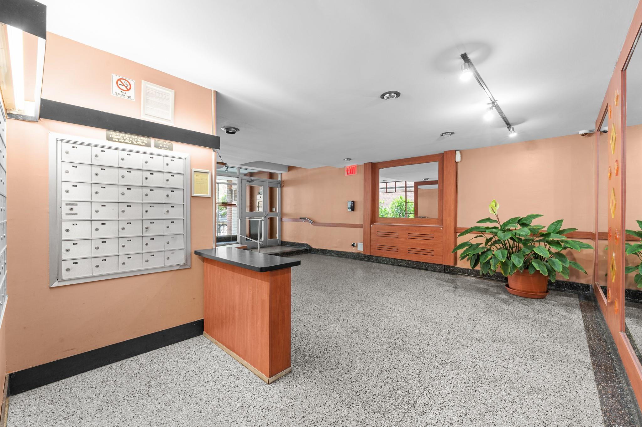 #13 photo, 33-05 92nd Street, كوينز Jackson Heights , NY 11372