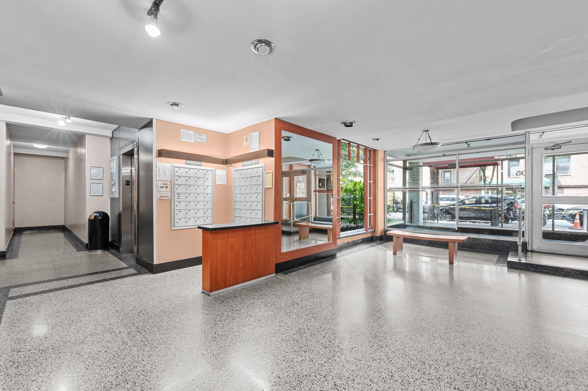 #14 photo, 33-05 92nd Street, كوينز Jackson Heights , NY 11372