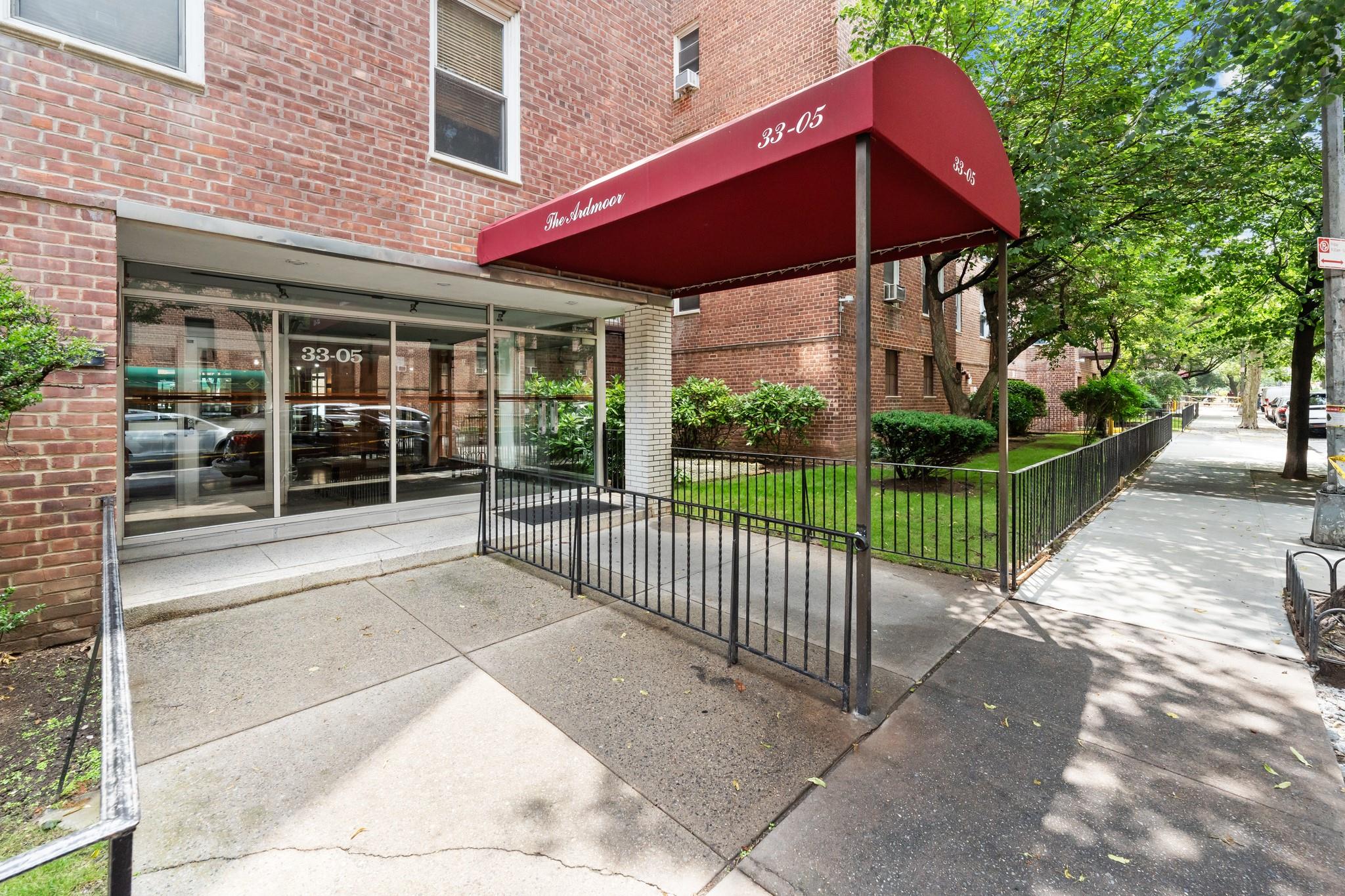 #15 photo, 33-05 92nd Street, كوينز Jackson Heights , NY 11372