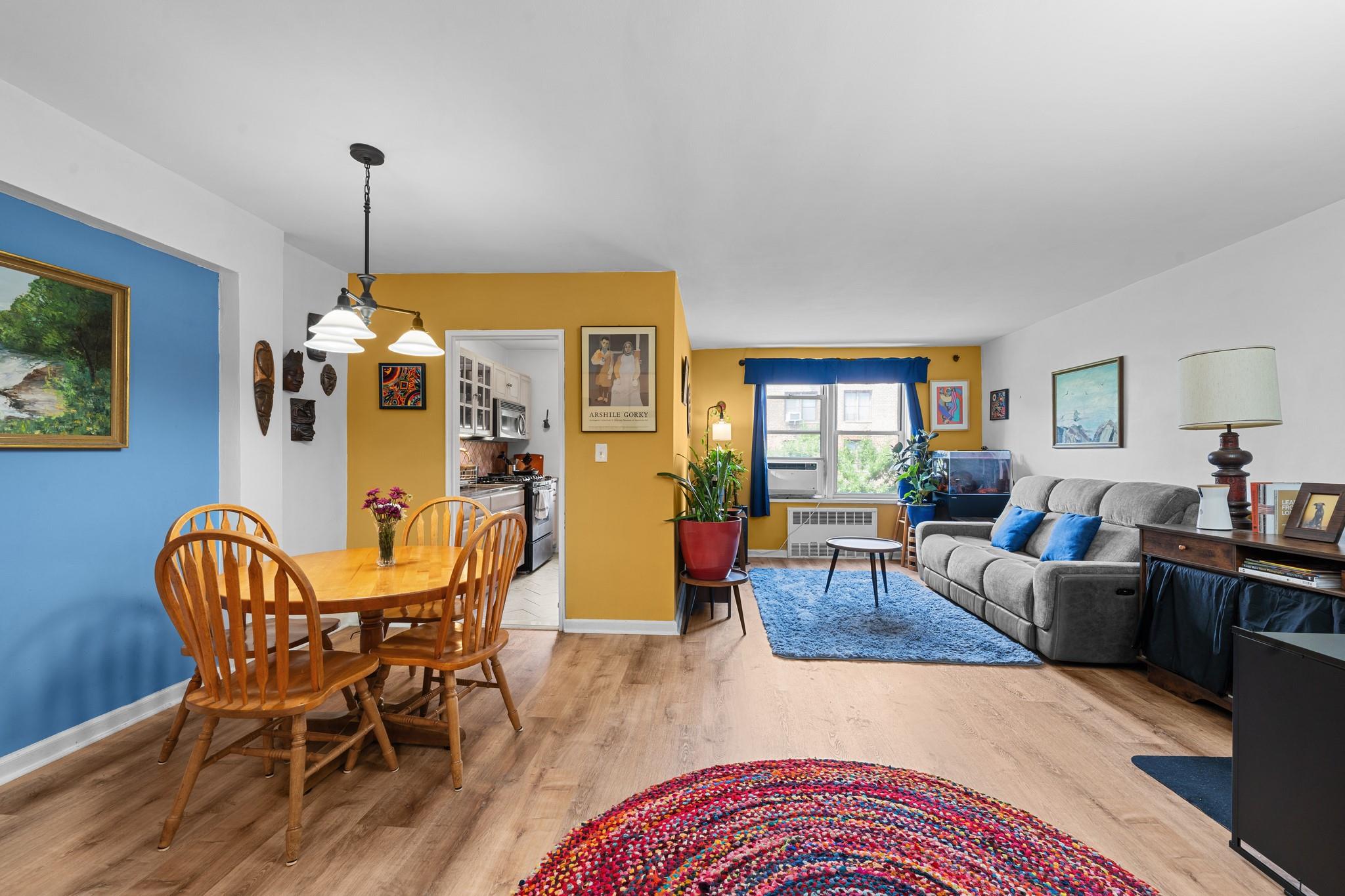 #5 photo, 33-05 92nd Street, كوينز Jackson Heights , NY 11372