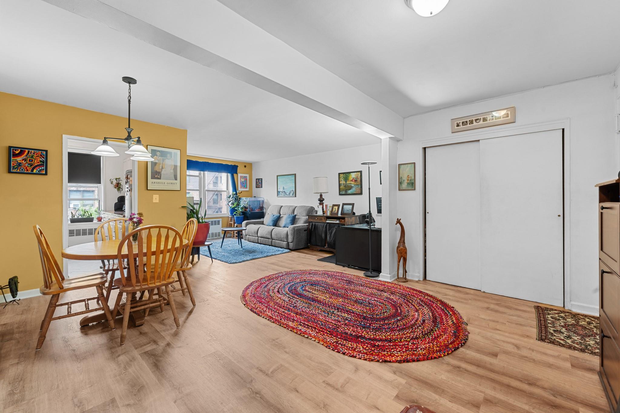 #9 photo, 33-05 92nd Street, كوينز Jackson Heights , NY 11372