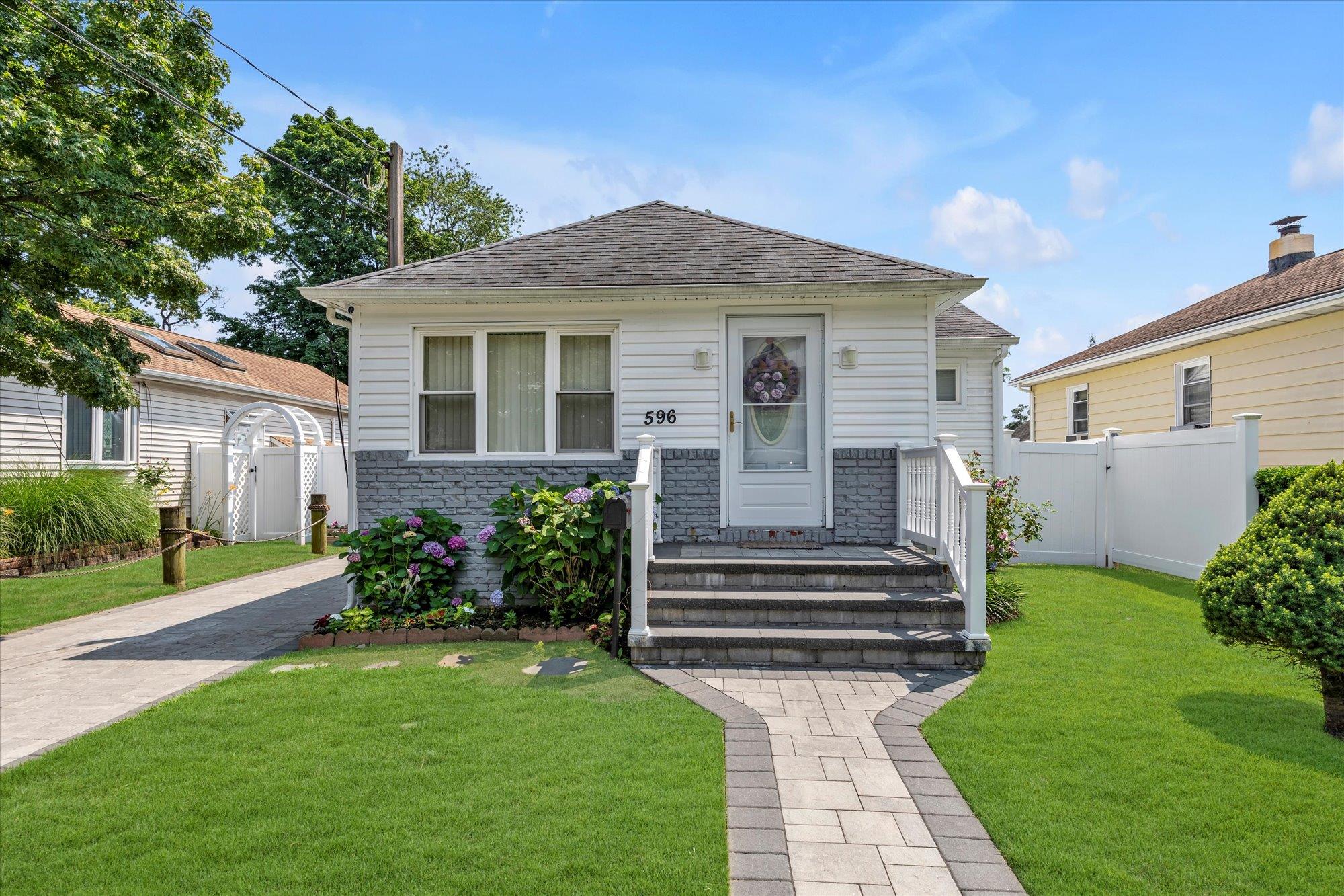 #1 photo, 596 Lincoln Avenue, West Hempstead , NY 11552