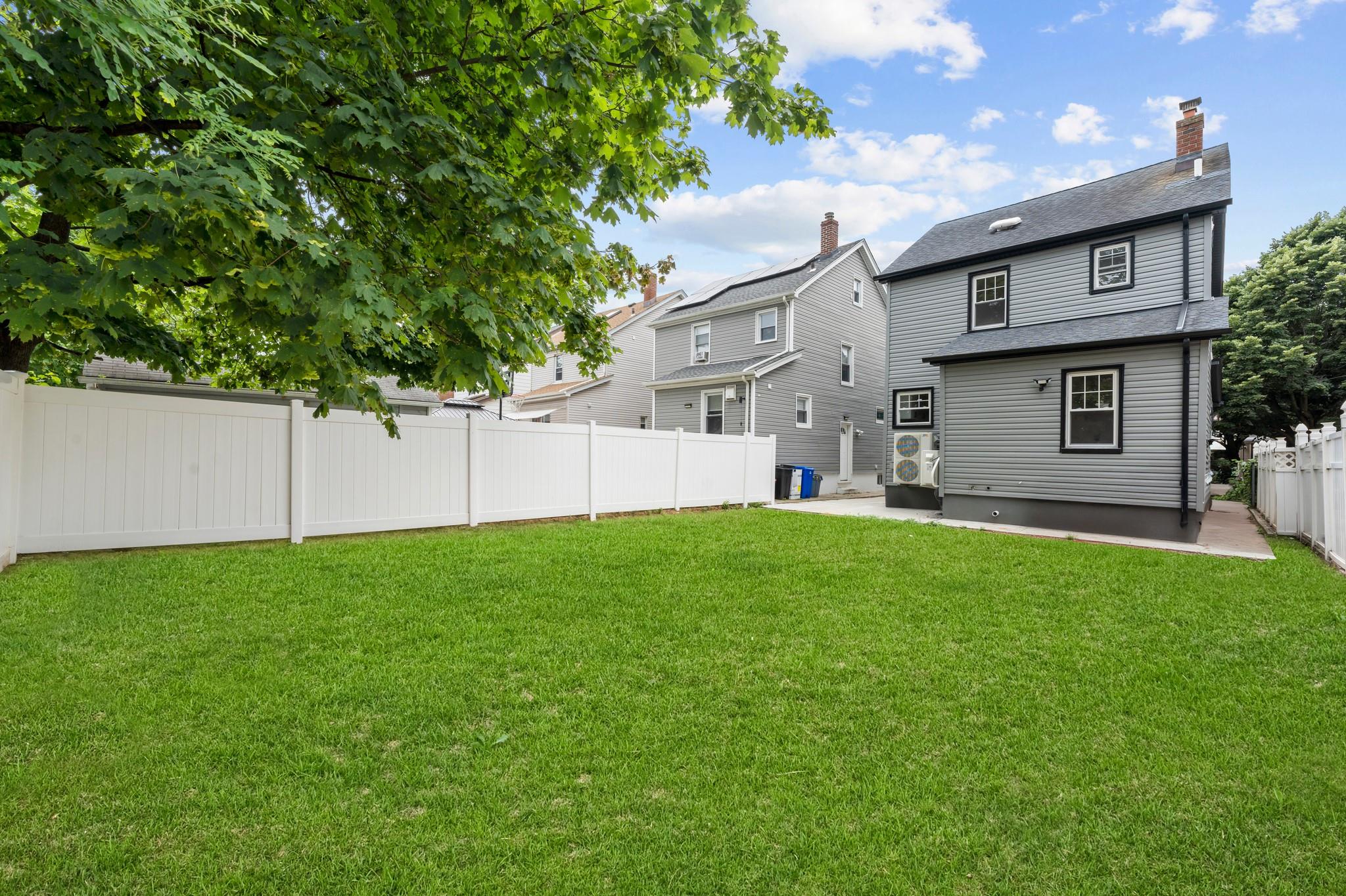 #14 photo, 24005 Weller Avenue, クイーンズ区 Rosedale , NY 11422