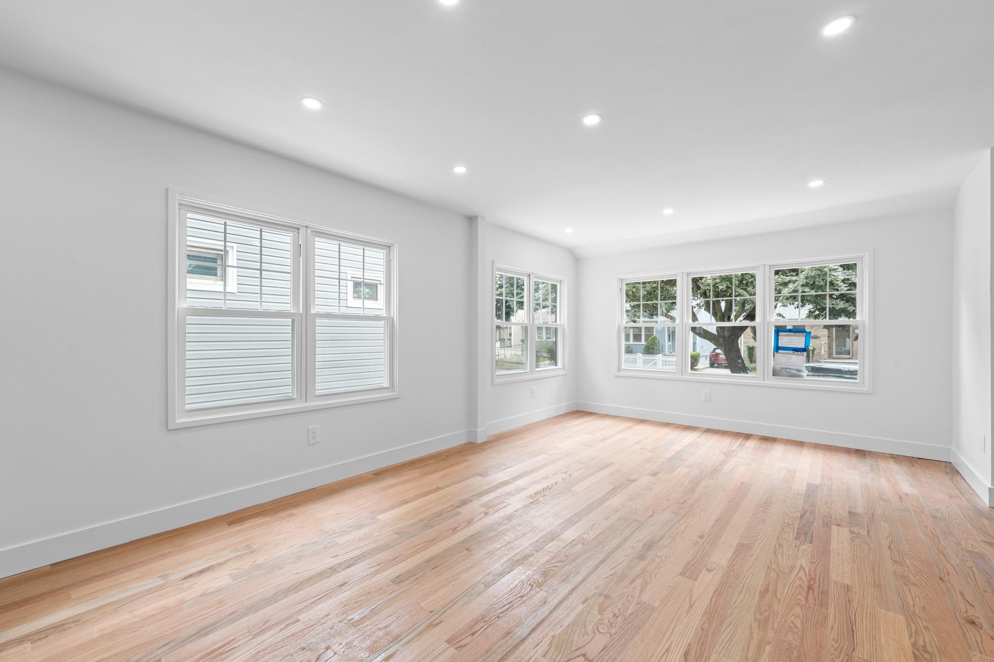 #3 photo, 24005 Weller Avenue, クイーンズ区 Rosedale , NY 11422