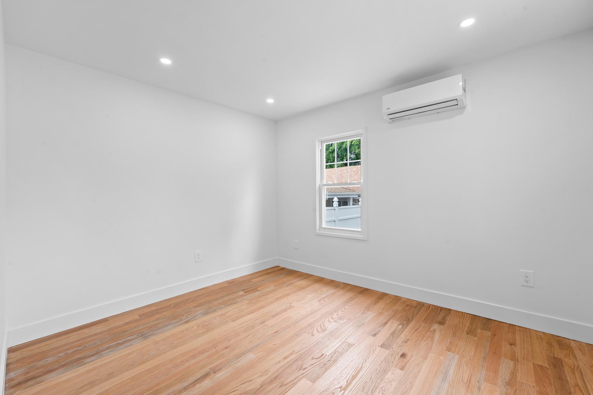 #5 photo, 24005 Weller Avenue, クイーンズ区 Rosedale , NY 11422