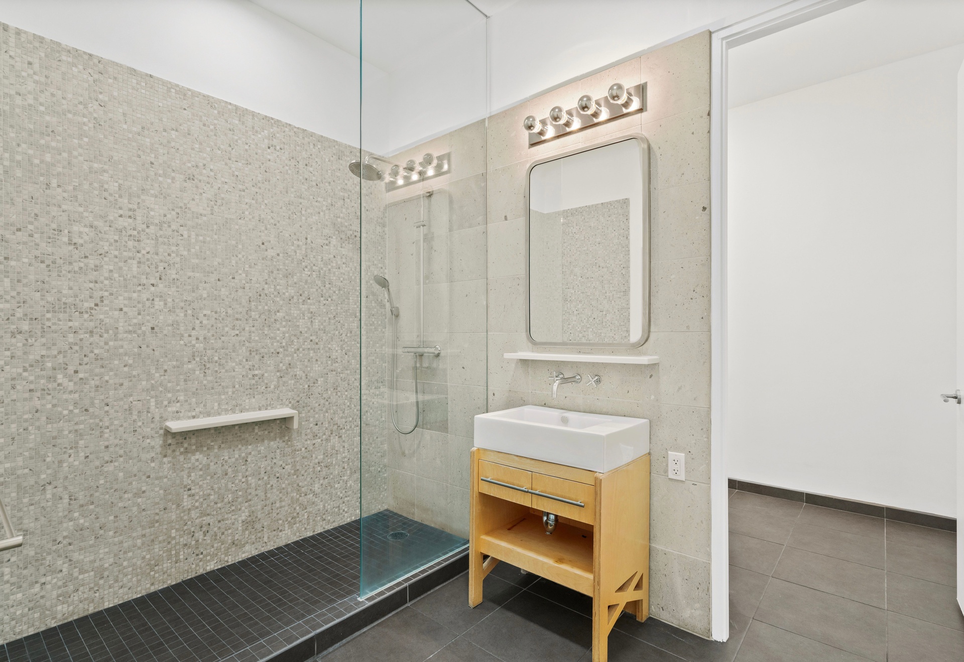 #10 photo, Court Square, クイーンズ区 Court Square , NY 11101