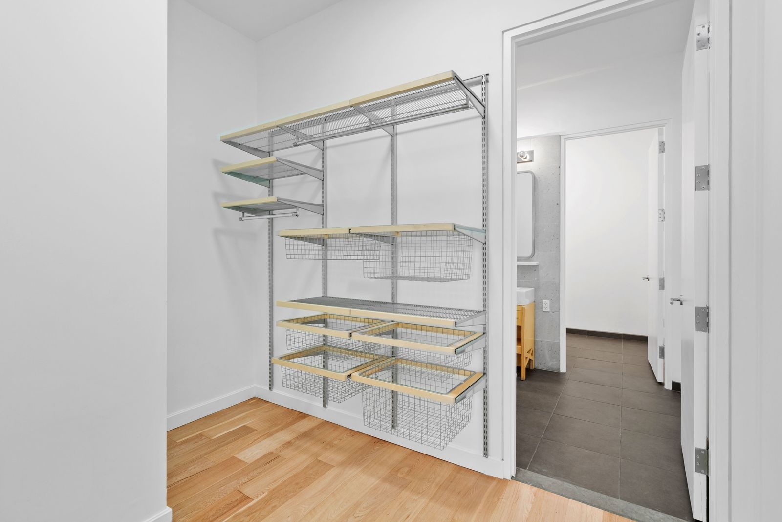 #13 photo, Court Square, クイーンズ区 Court Square , NY 11101