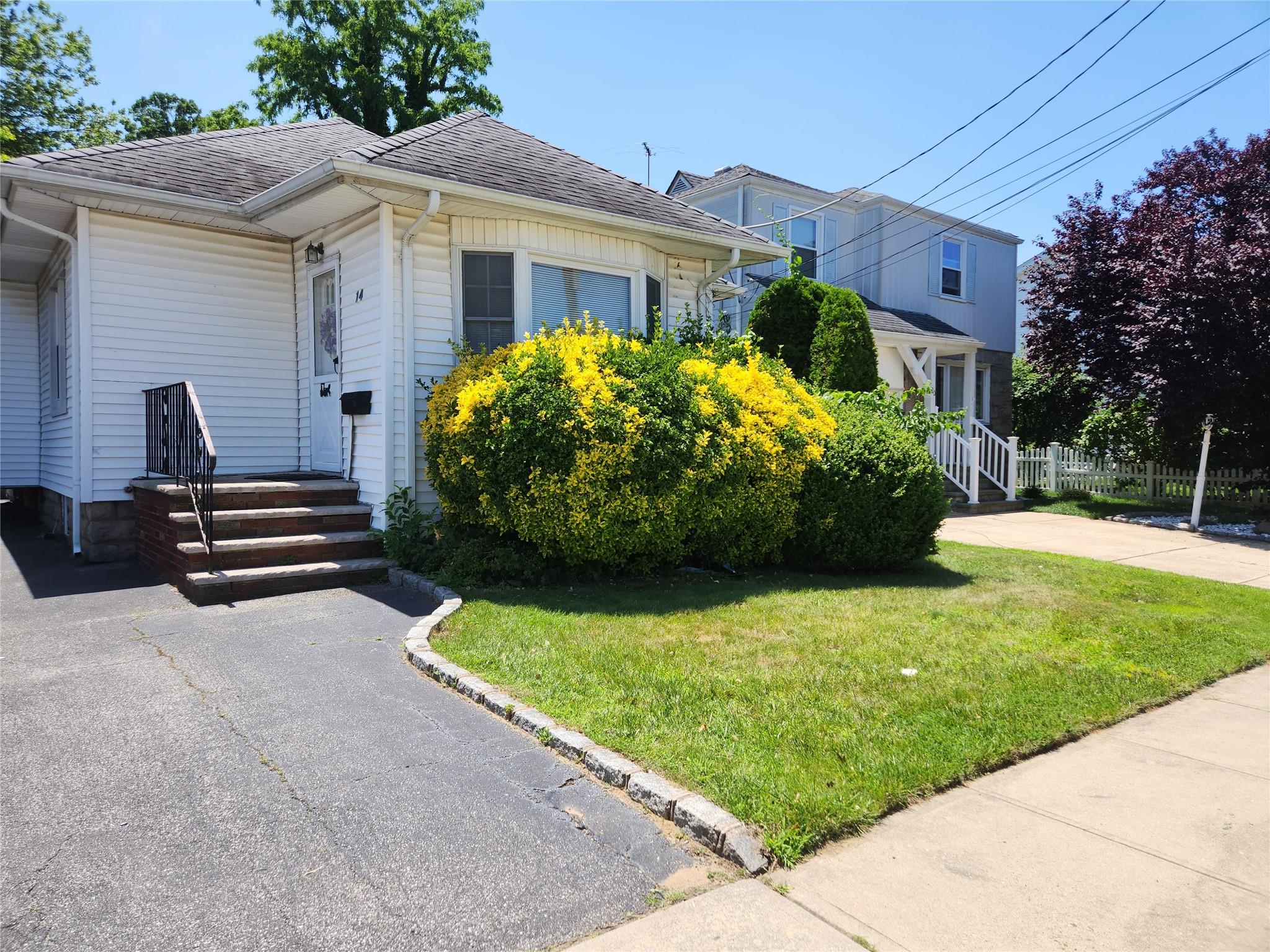 #1 photo, 14 W Argyle Street, 長島 Valley Stream , NY 11580