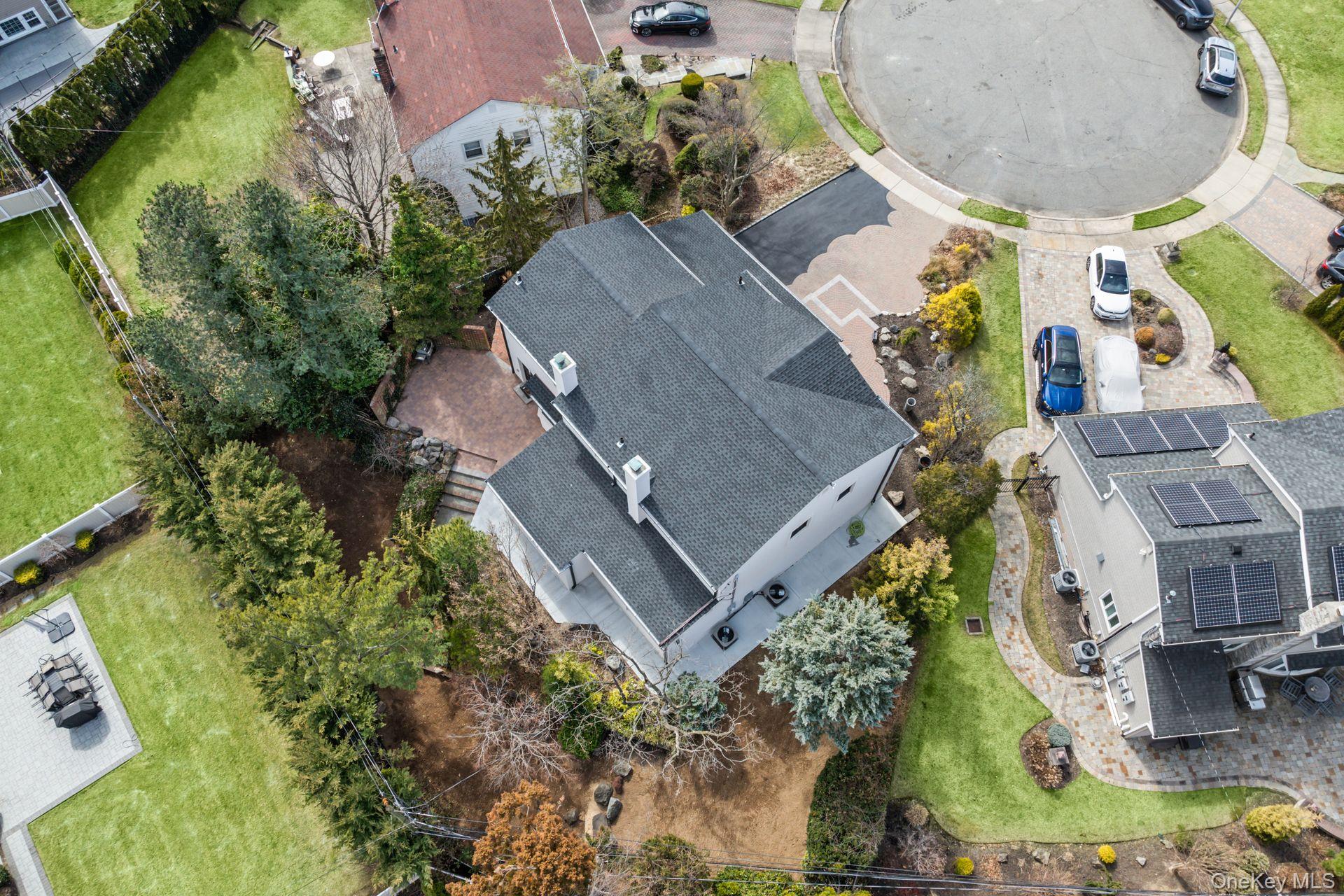 #2 photo, 12 Foxhurst Court, ナッソー郡 Manhasset Hills , NY 11040