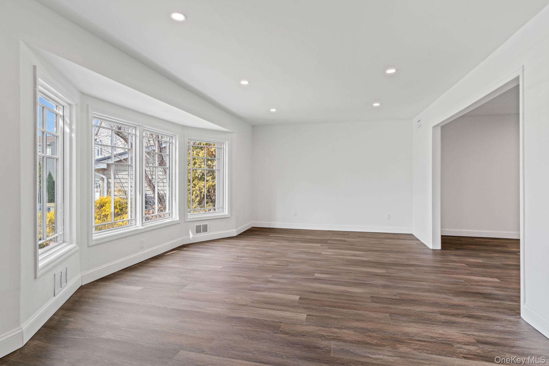 #7 photo, 12 Foxhurst Court, ナッソー郡 Manhasset Hills , NY 11040