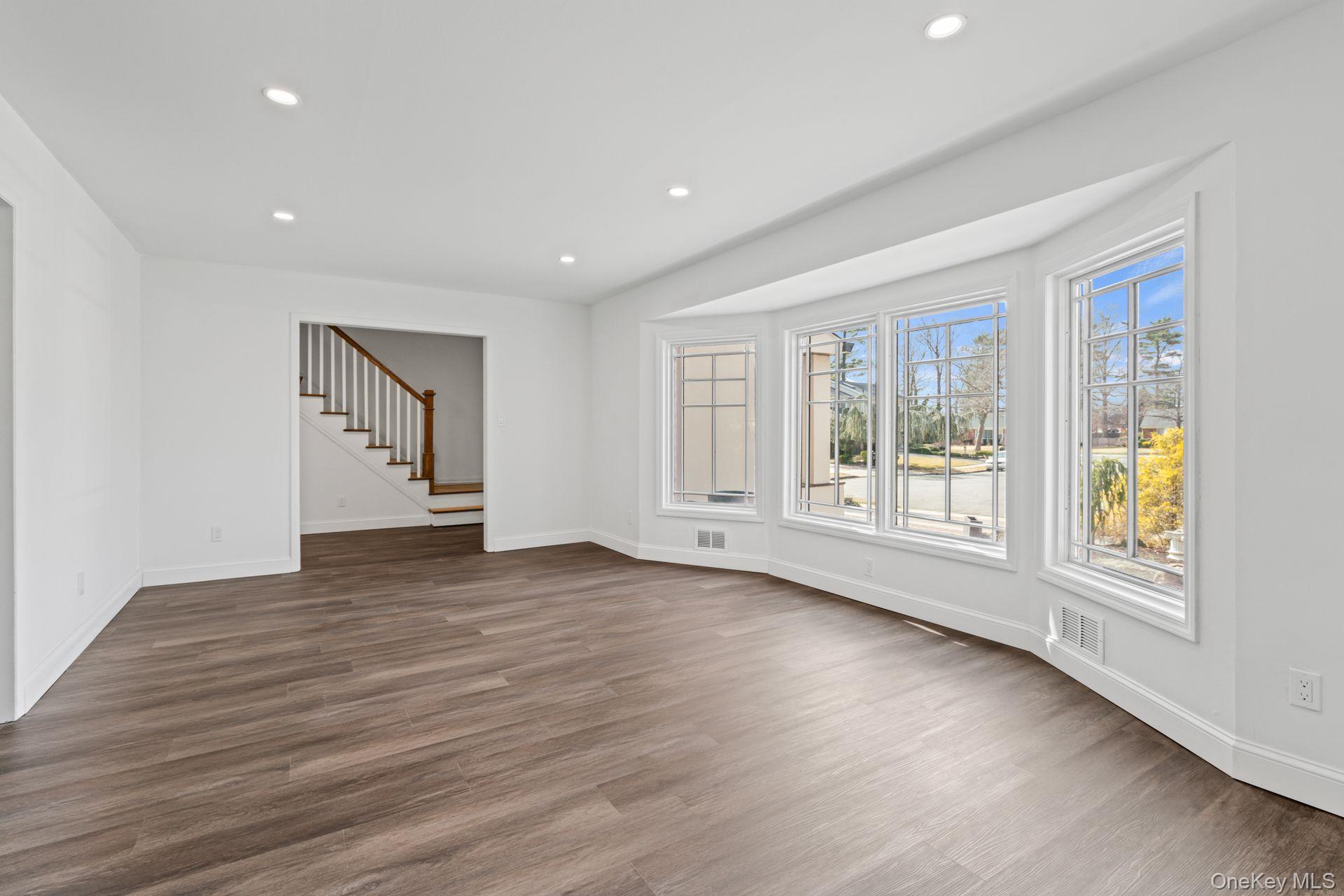 #9 photo, 12 Foxhurst Court, ナッソー郡 Manhasset Hills , NY 11040