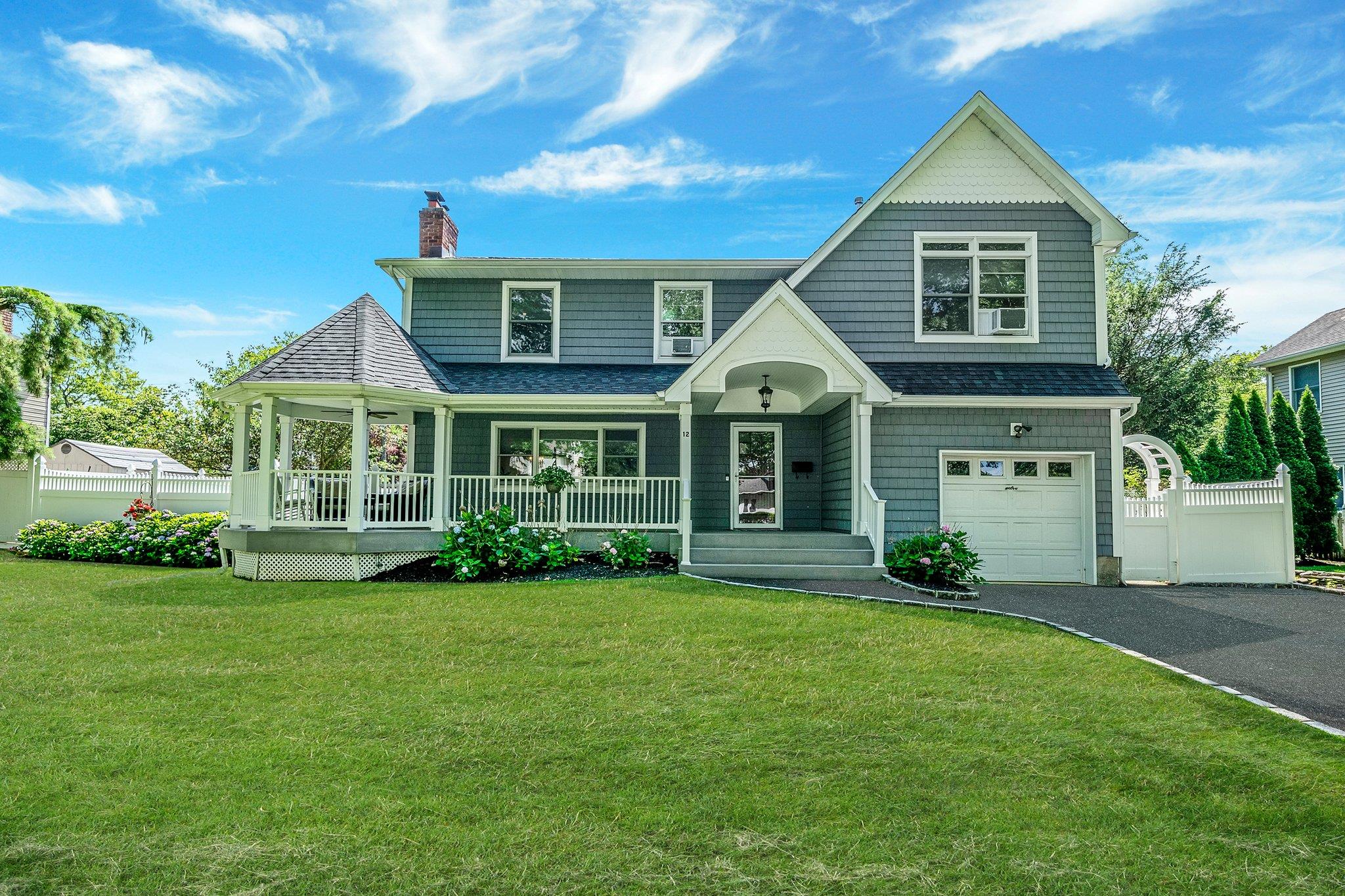 #1 photo, 12 Sycamore Street, سوفولك Melville , NY 11747