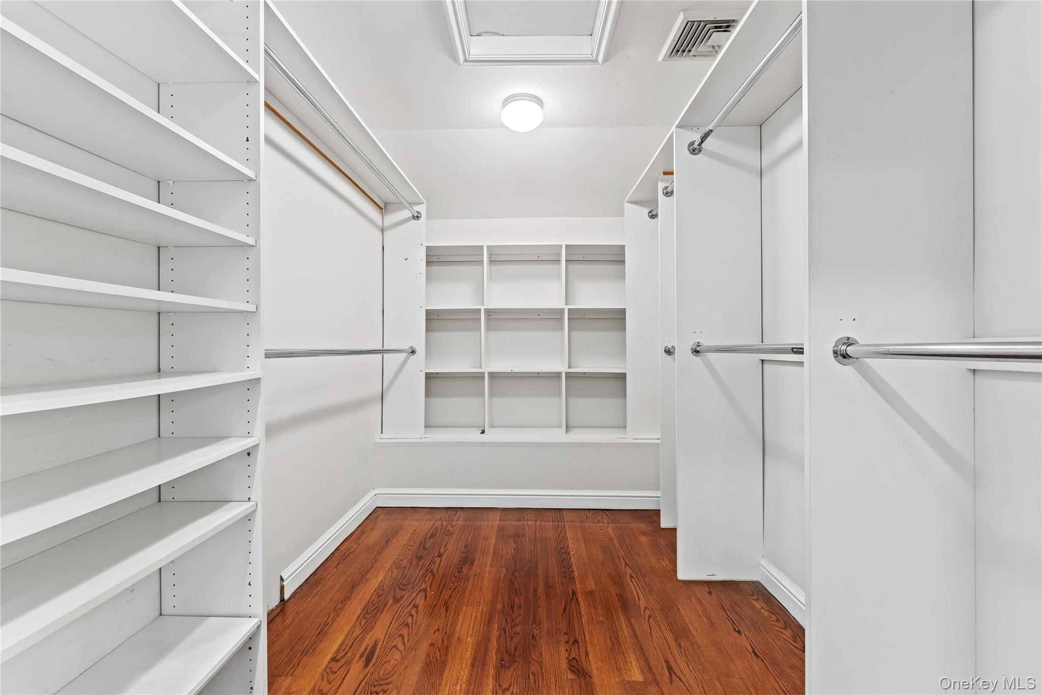 #15 photo, 18 Locust Lane, ナッソー郡 Roslyn Heights , NY 11577