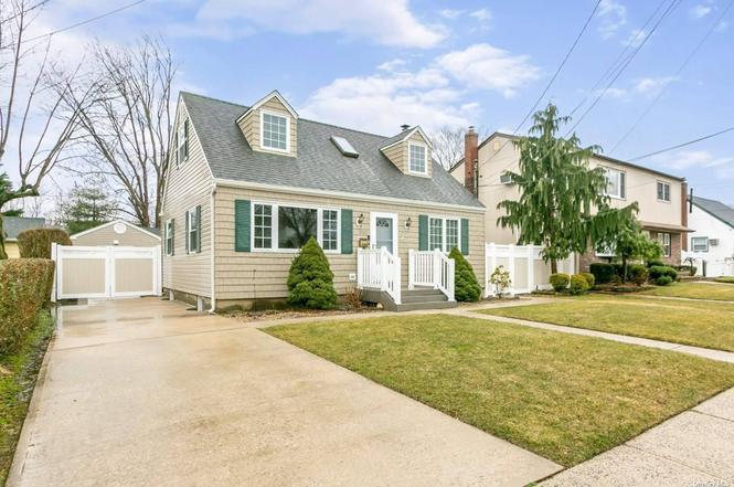 #2 photo, 250 N Rutherford Avenue, 長島 Massapequa , NY 11758