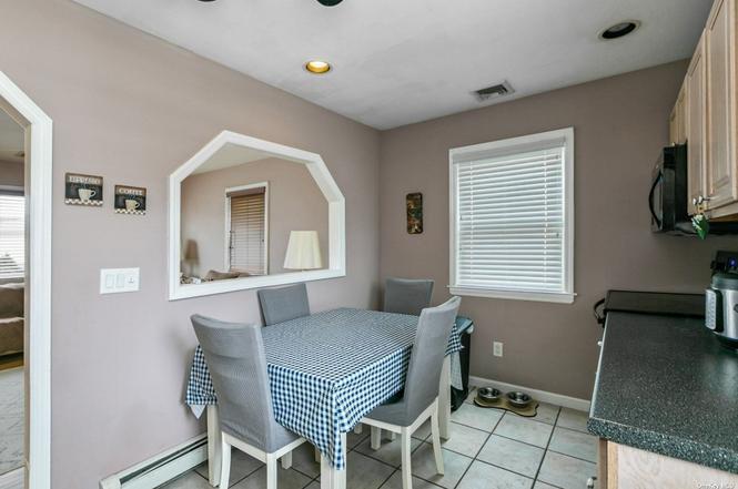 #8 photo, 250 N Rutherford Avenue, 長島 Massapequa , NY 11758