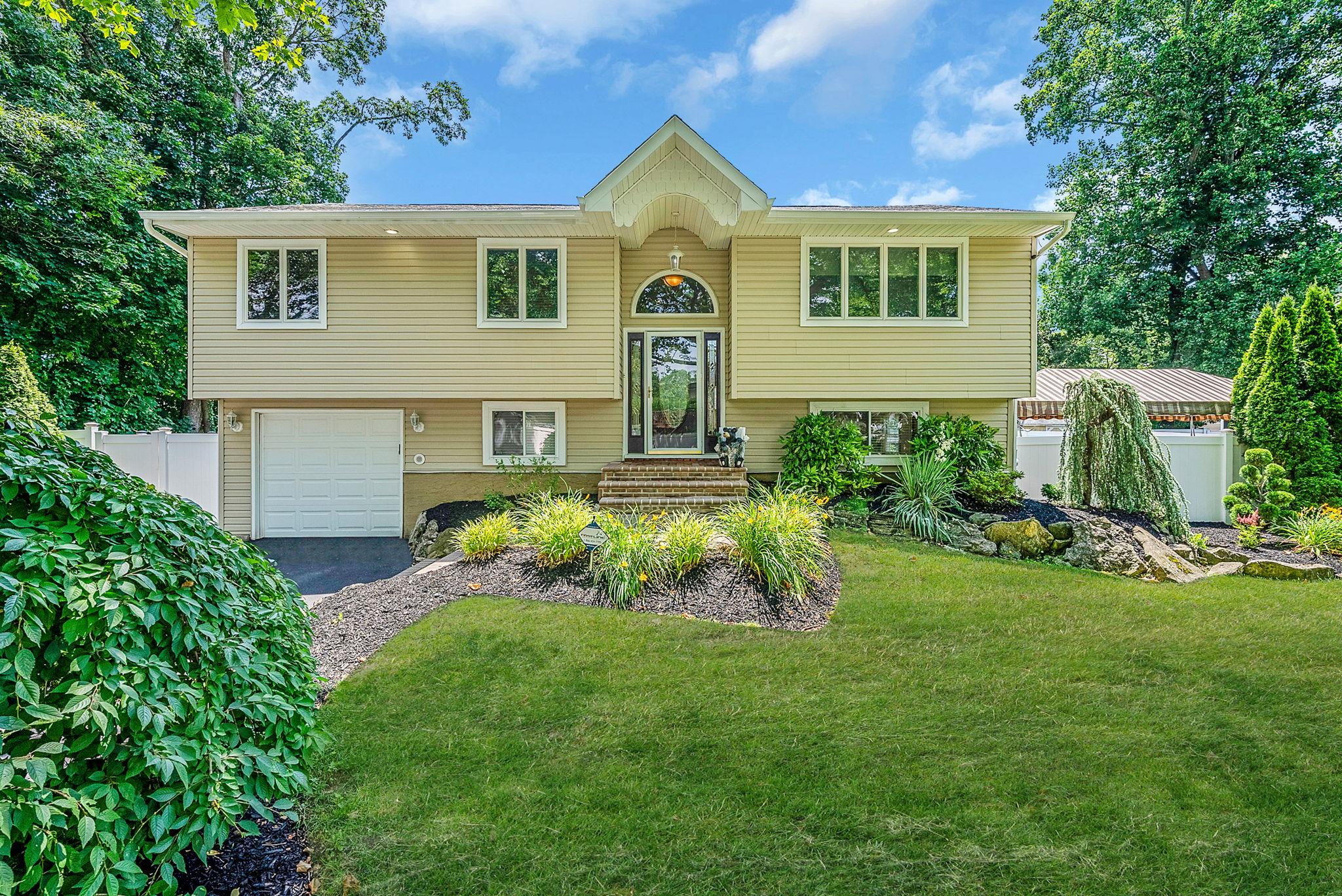 #1 photo, 12 Alice Lane, Commack , NY 11725