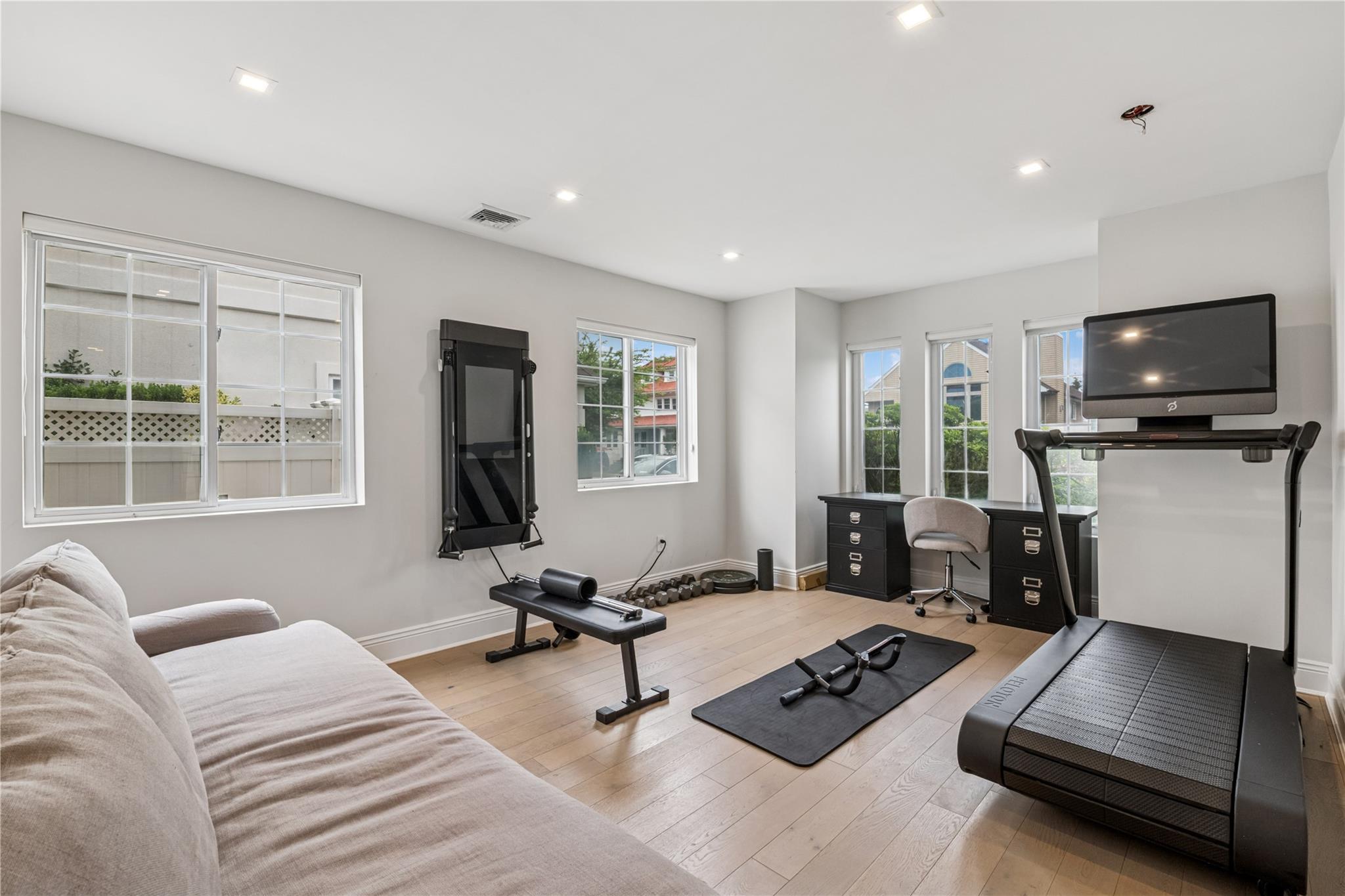 #10 photo, 230 W Beech Street, ナッソー郡 Long Beach , NY 11561