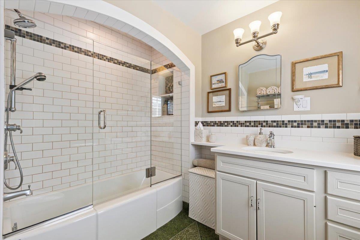 #13 photo, 31 Colonial Road, White Plains , NY 10605