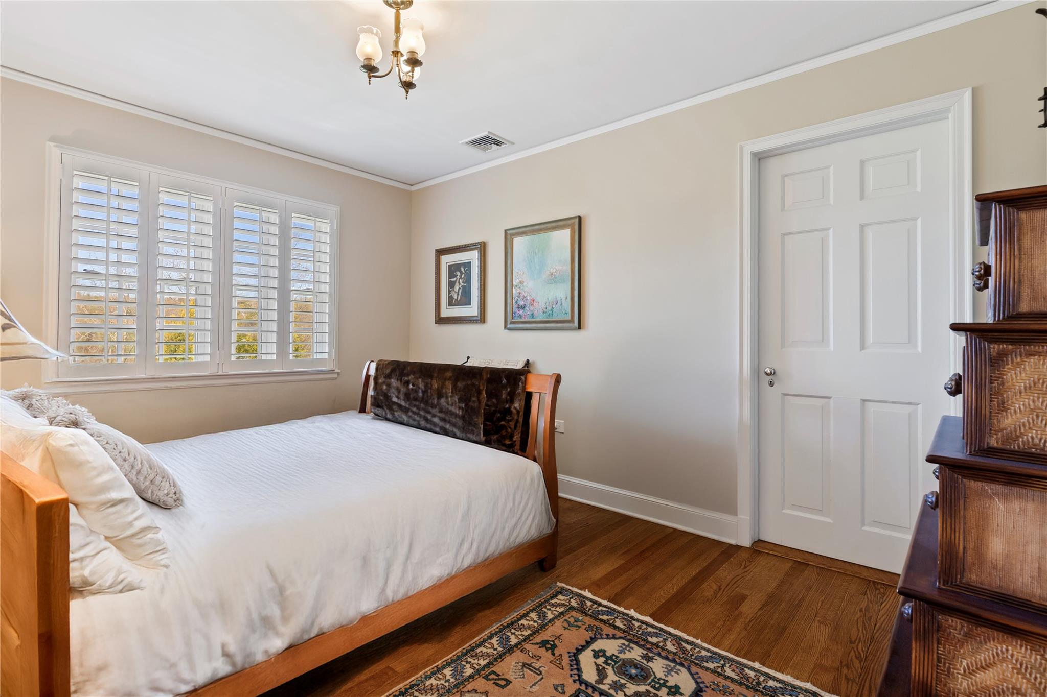 #16 photo, 31 Colonial Road, White Plains , NY 10605