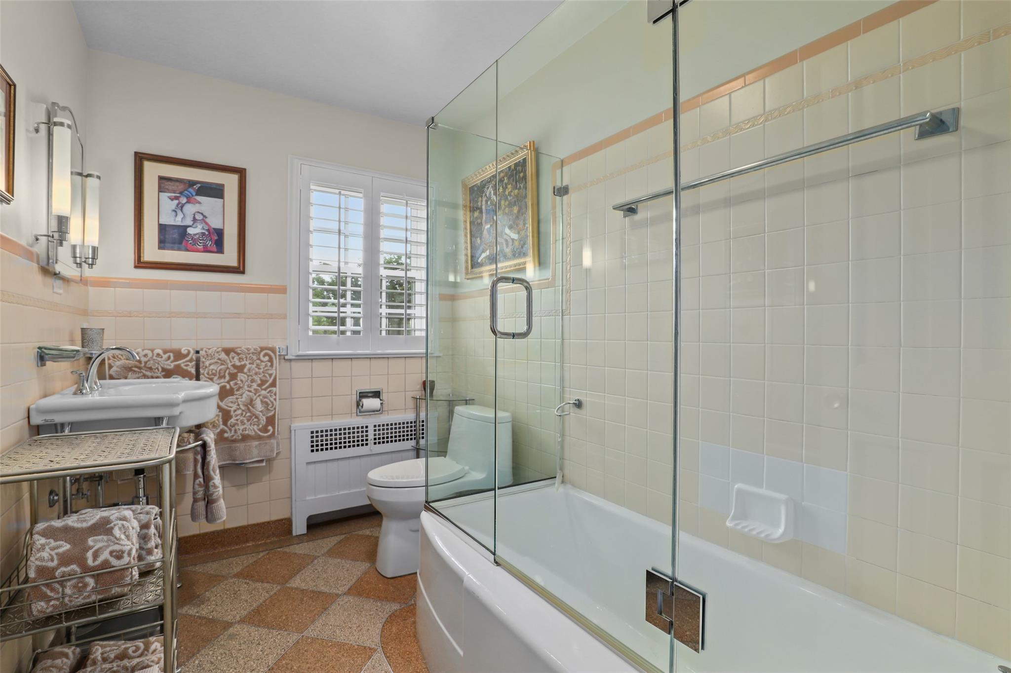 #17 photo, 31 Colonial Road, White Plains , NY 10605