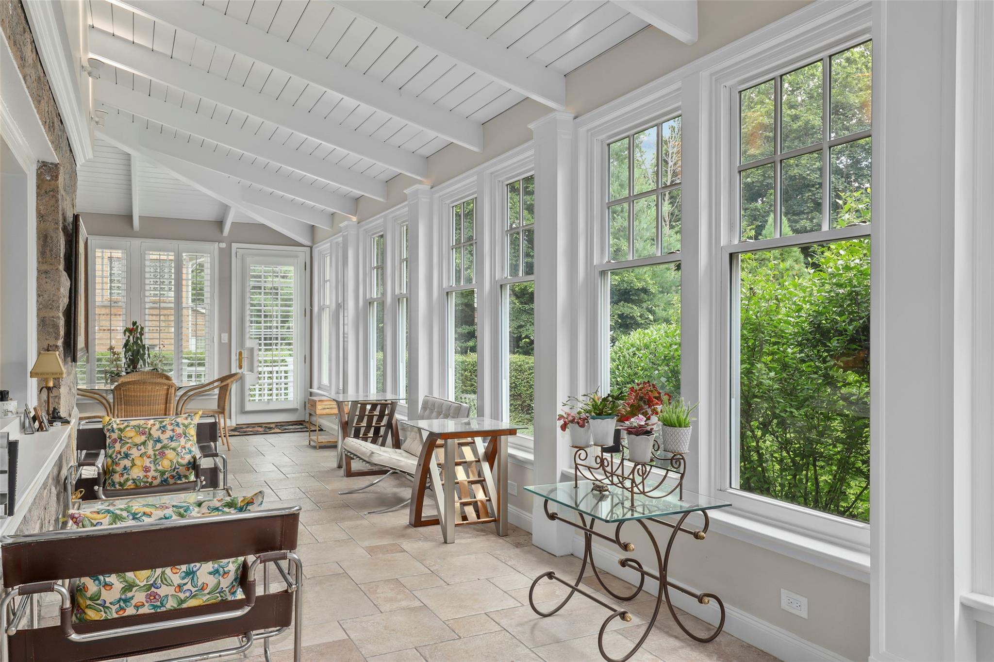 #9 photo, 31 Colonial Road, White Plains , NY 10605