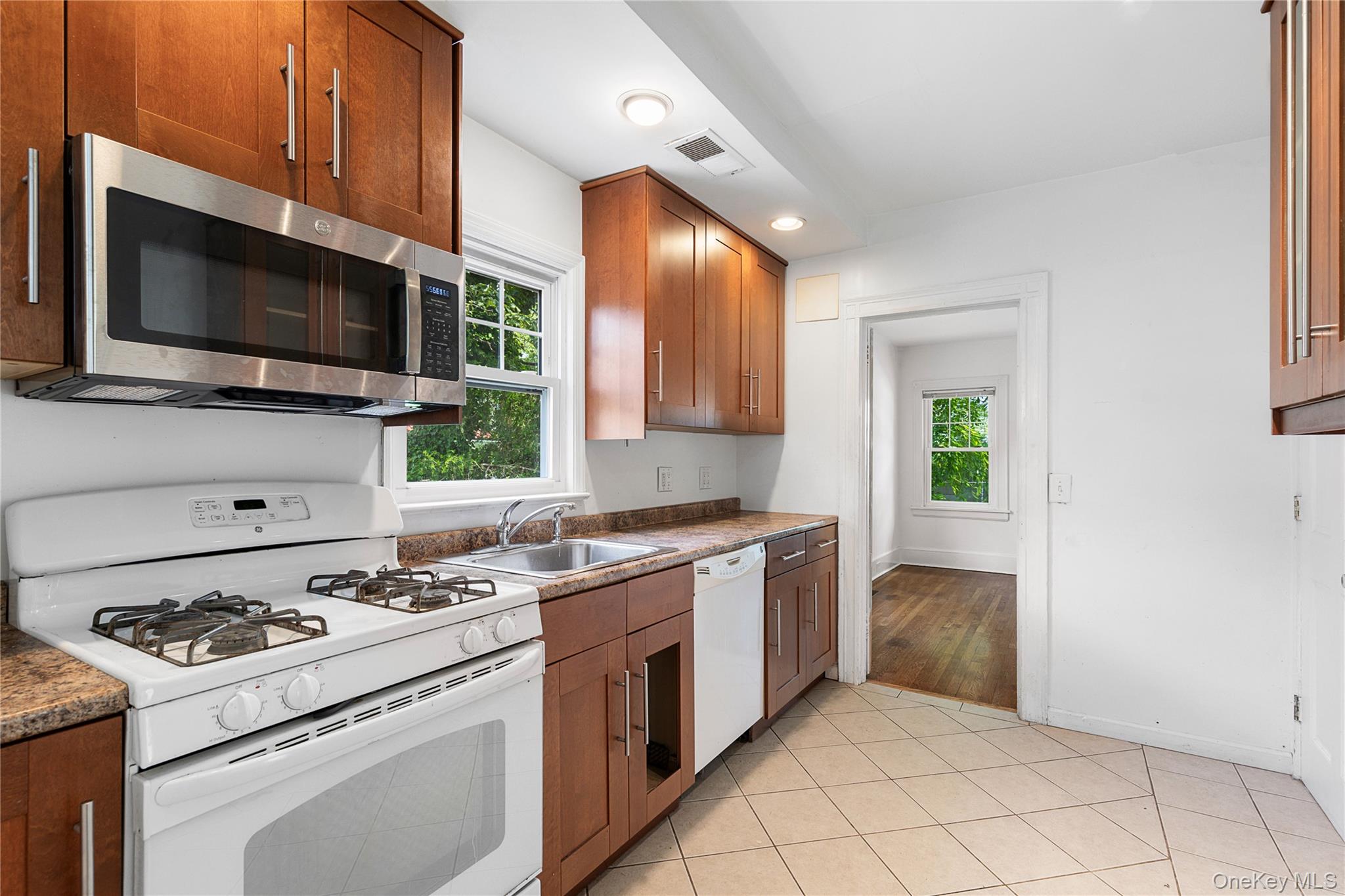 #12 photo, 15 Roosevelt Avenue, Rye , NY 10580