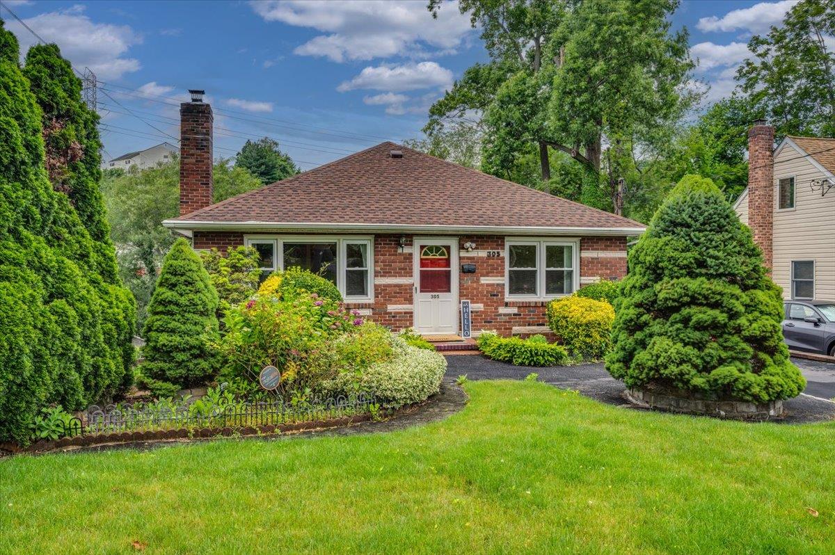#1 photo, 303 Helena Avenue, 紐約州 Yonkers , NY 10710