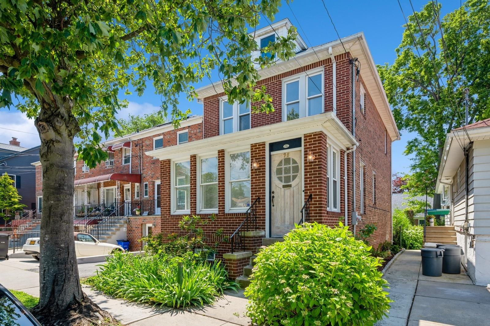 #1 photo, 98 Pilot Street, Bronx , NY 10464