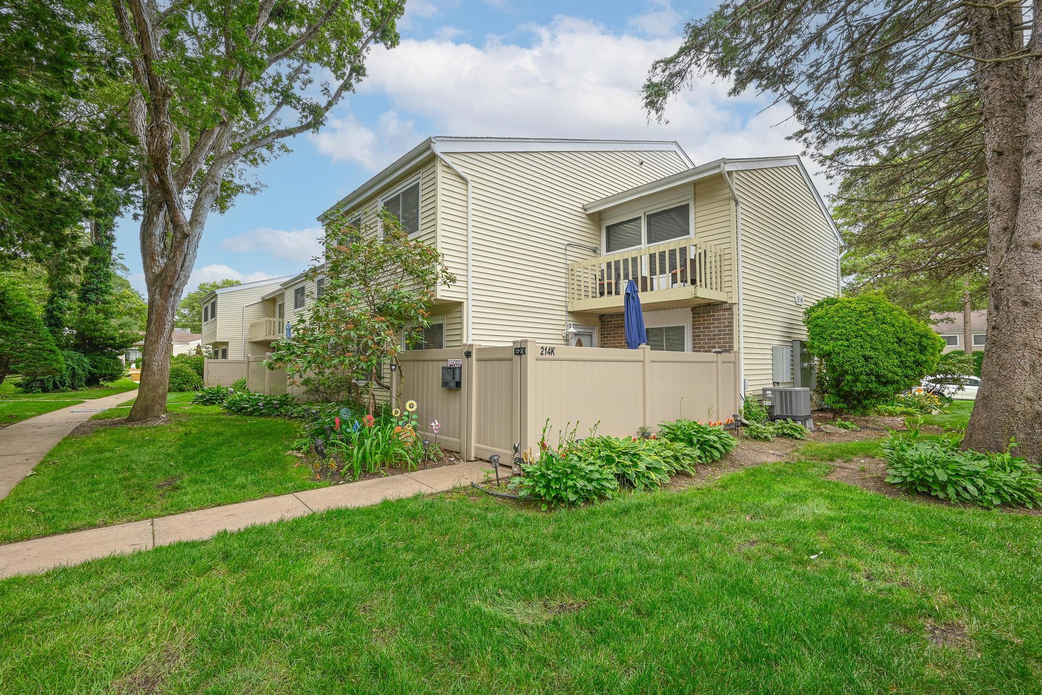 #1 photo, 214 Springmeadow Drive, Holbrook , NY 11741