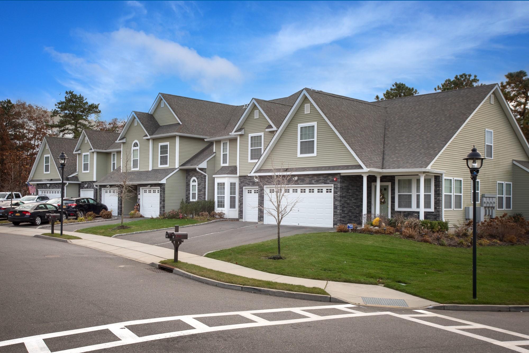 #1 photo, 255 Wading River Hlw, 東長島 Ridge , NY 11961