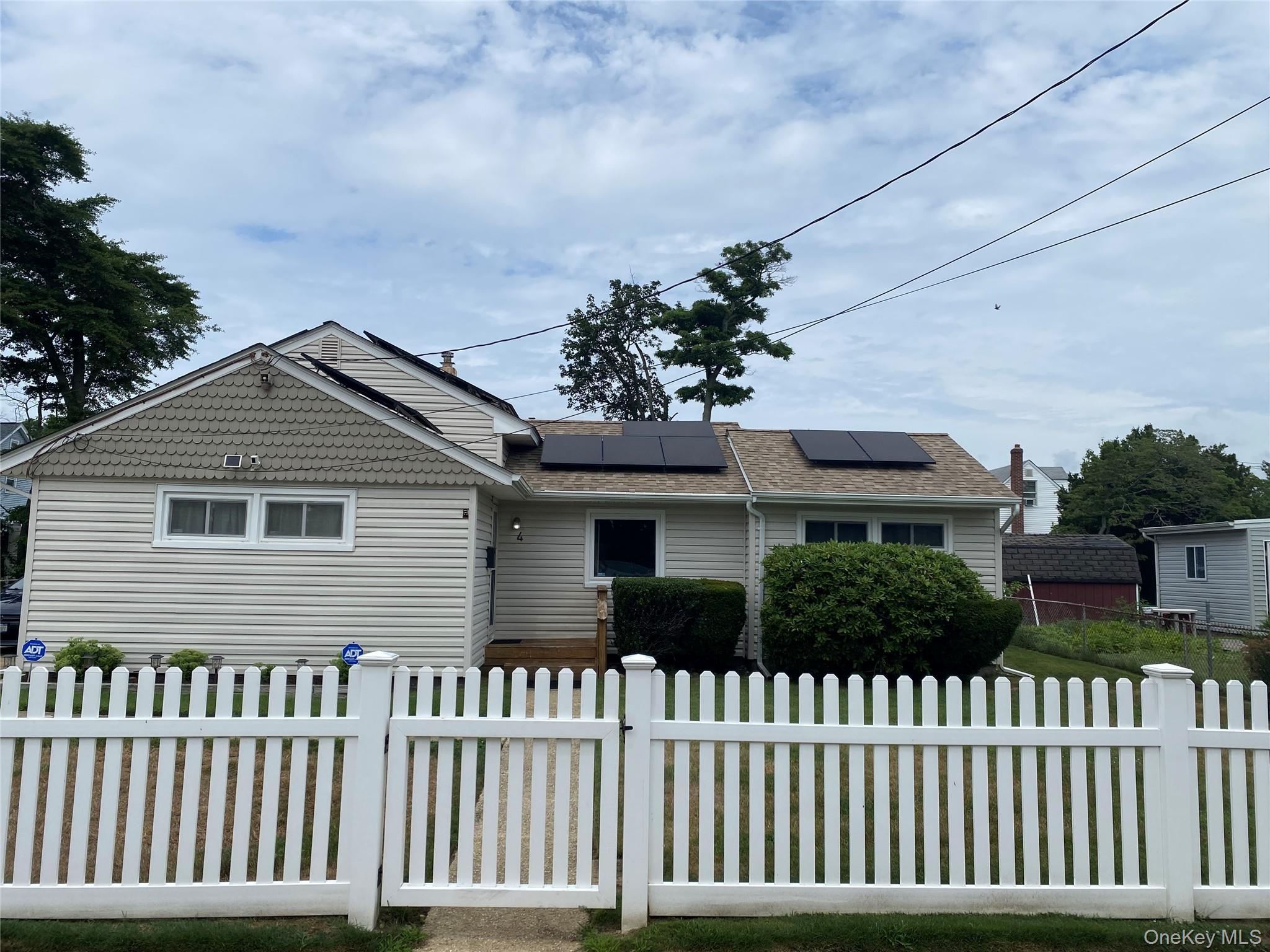 #2 photo, 4 Meadow Drive, 東長島 海湾 Bay Shore , NY 11706