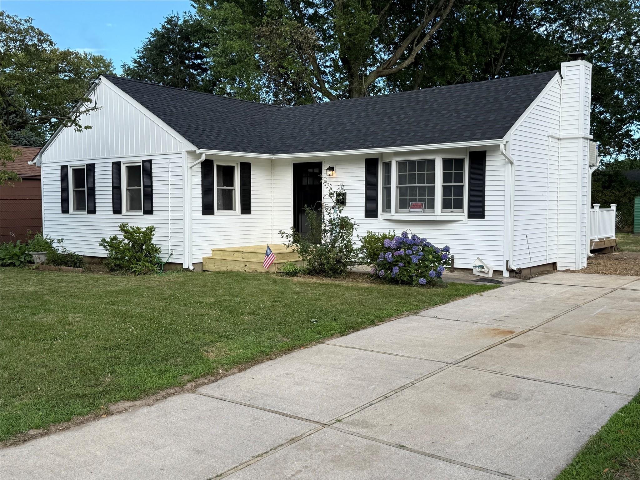 #2 photo, 22 Bradish Lane, 東長島 Babylon , NY 11702