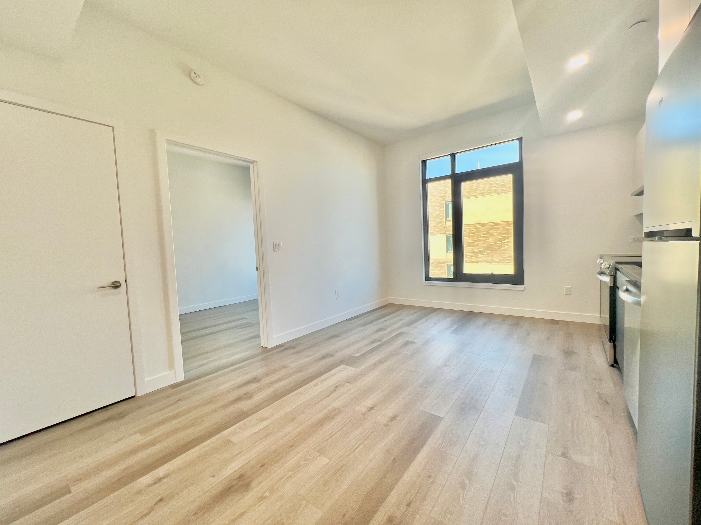 #1 photo, Bronx, 布朗士 Concourse Village , NY 10451