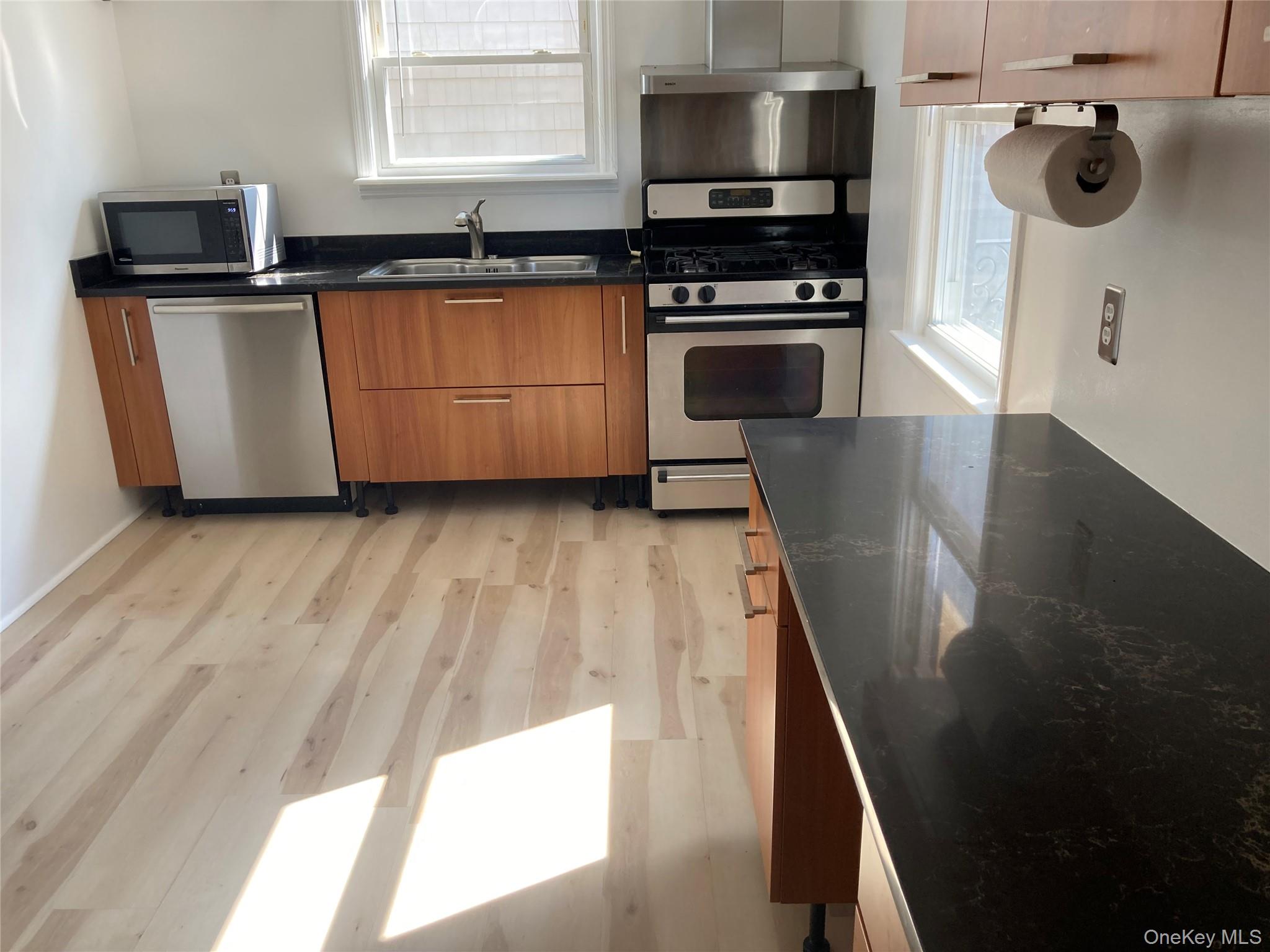 #3 photo, 107 Park Avenue, Harrison , NY 10528