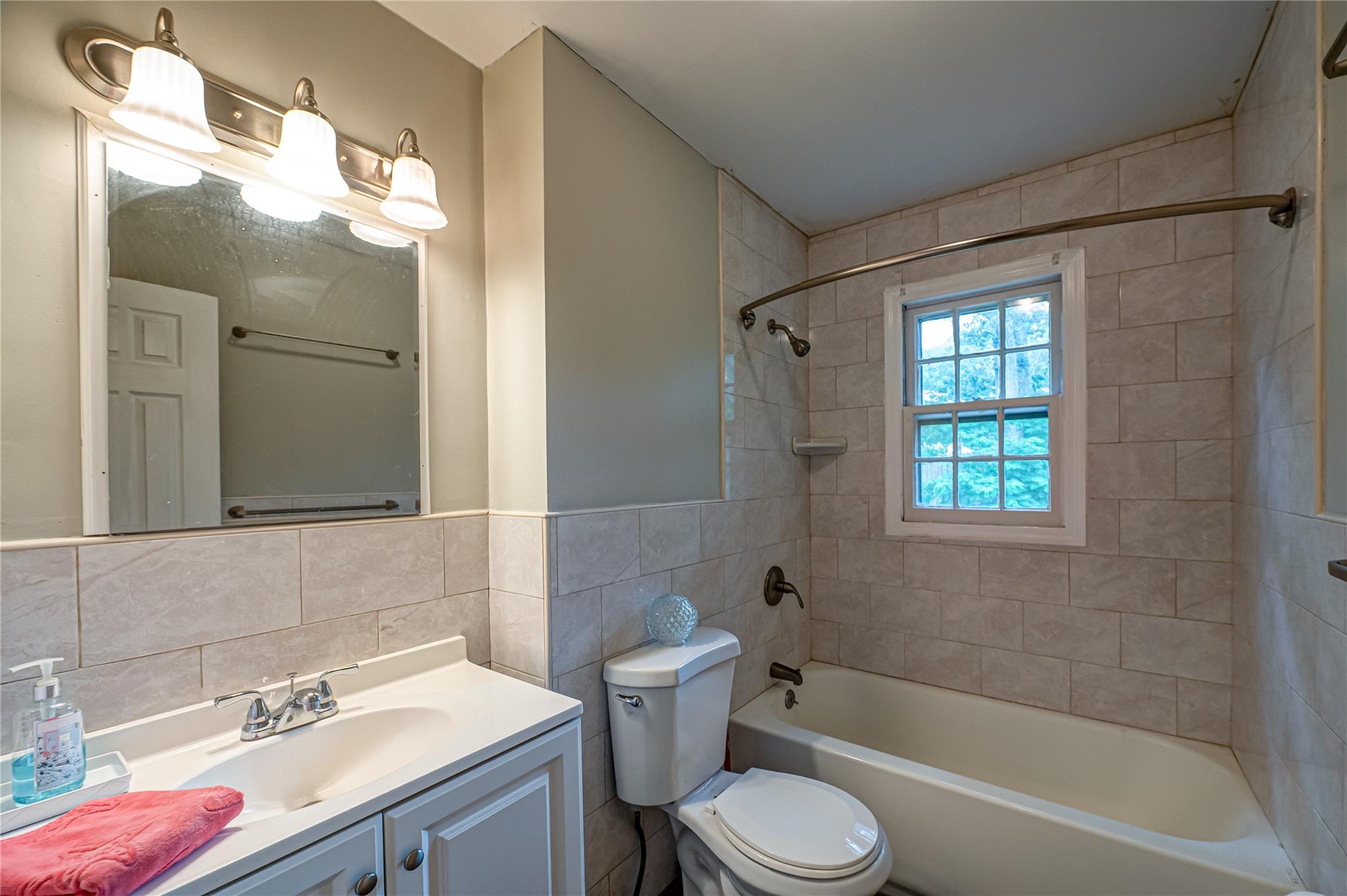 #15 photo, 10 Valentine Road, サフォーク郡 Shoreham , NY 11786