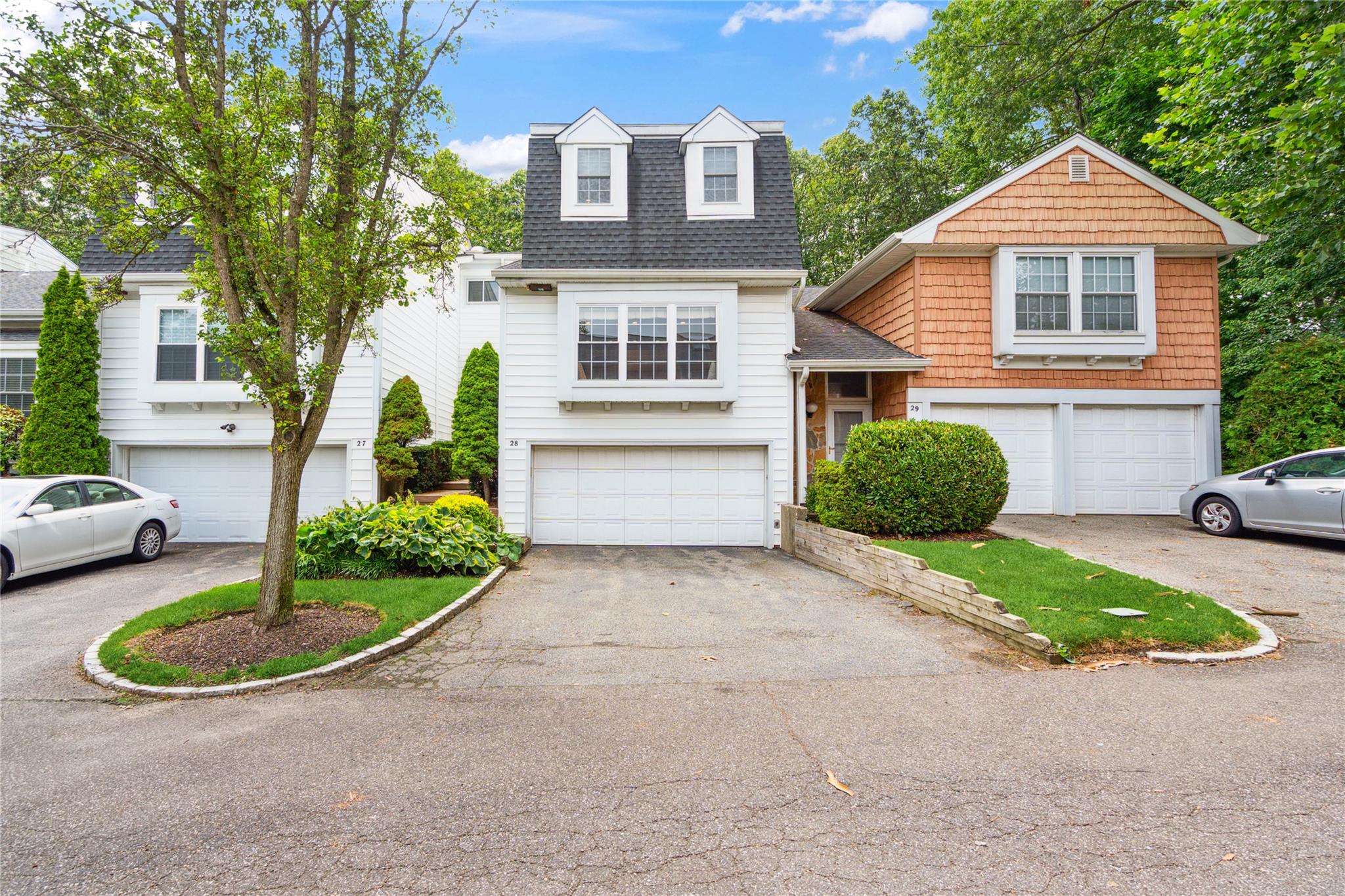 #1 photo, 28 The Mews, ناسو Syosset , NY 11791