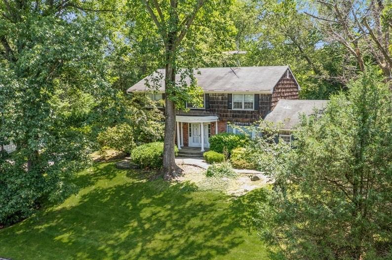 #1 photo, 9 Wren Drive, East Hills , NY 11576